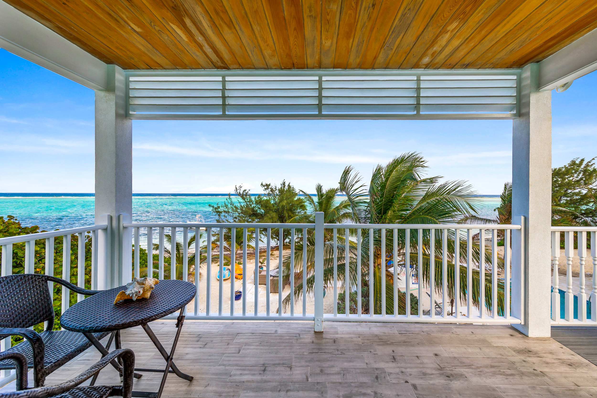 The Blue Iguana Oceanfront Studio Cottage in East End