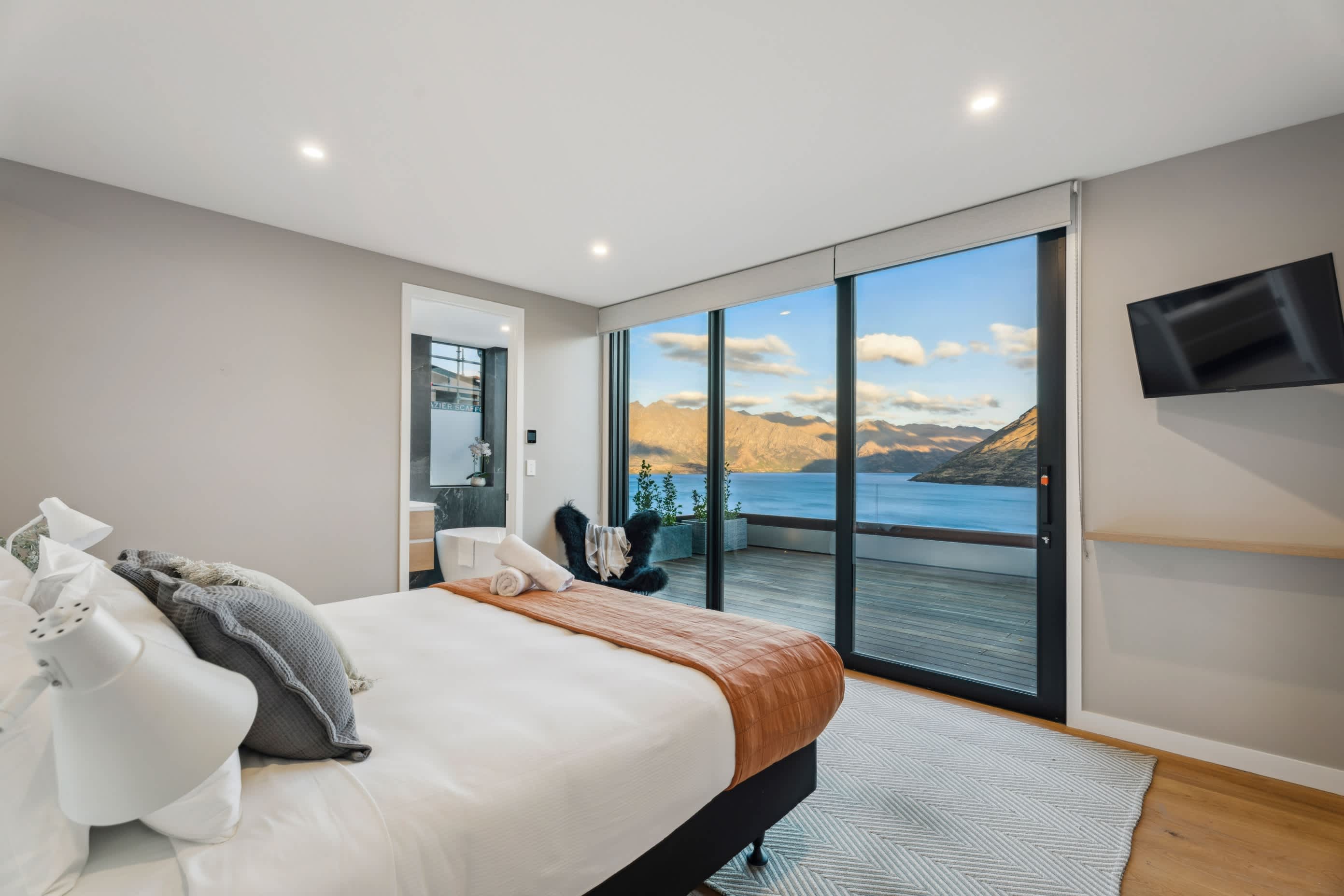 Queenstown luxury home booking