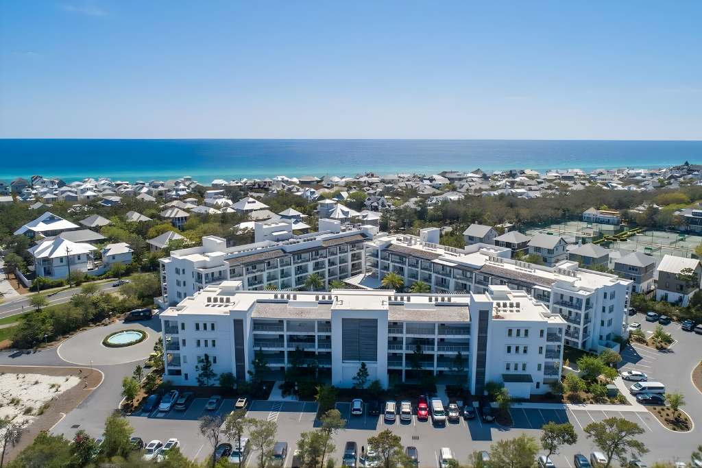 Heated Pool, Bikes, Easy Beach Access