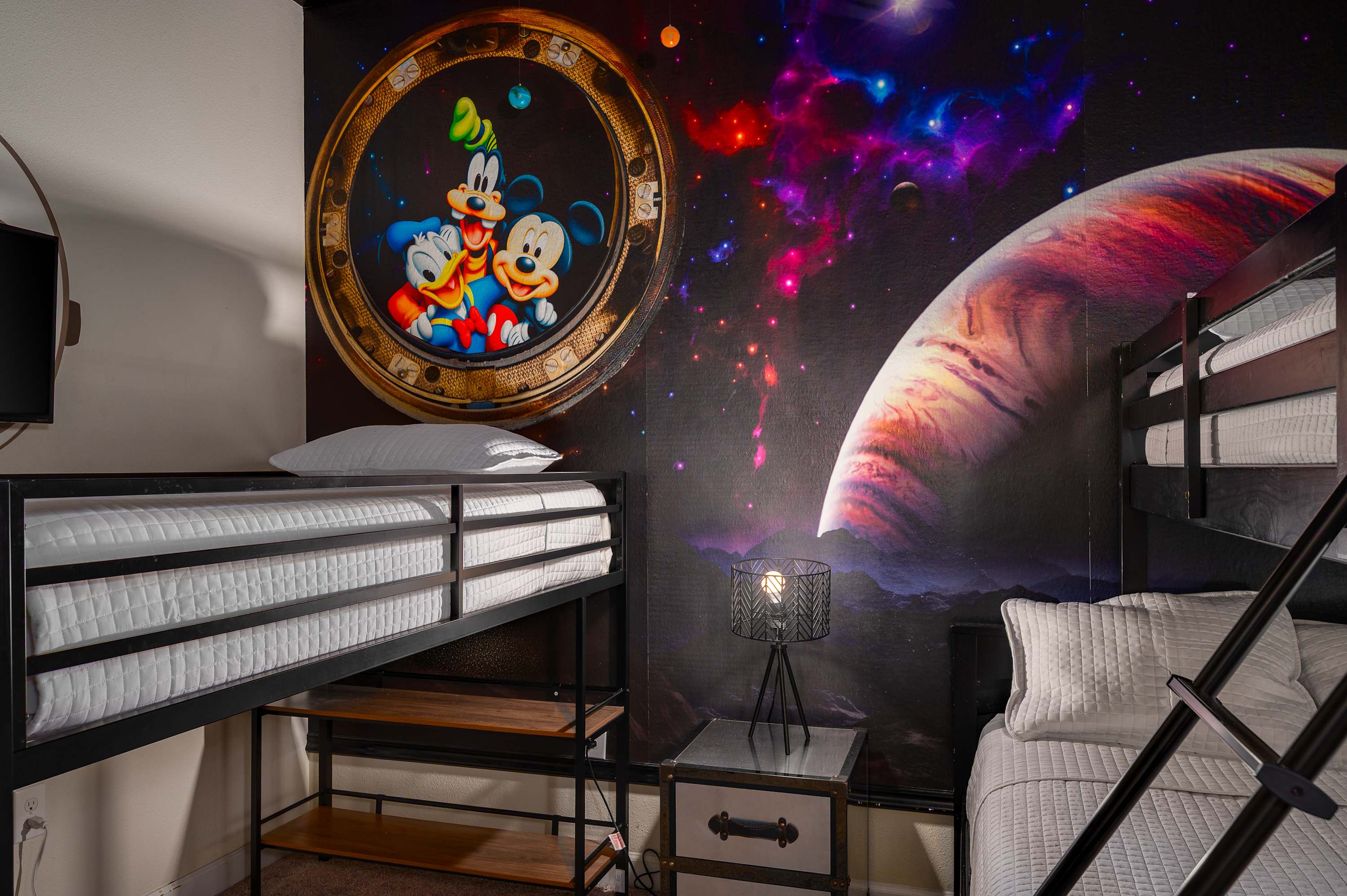 Family townhouse w/ pool & water park access