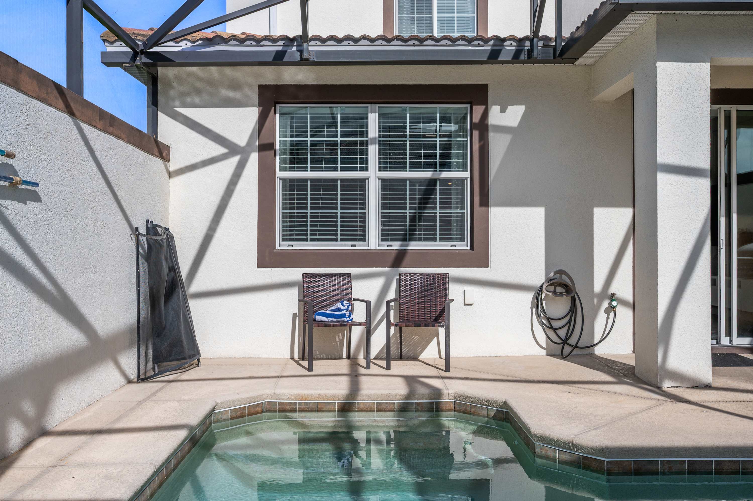 Family townhouse w/ pool & water park access