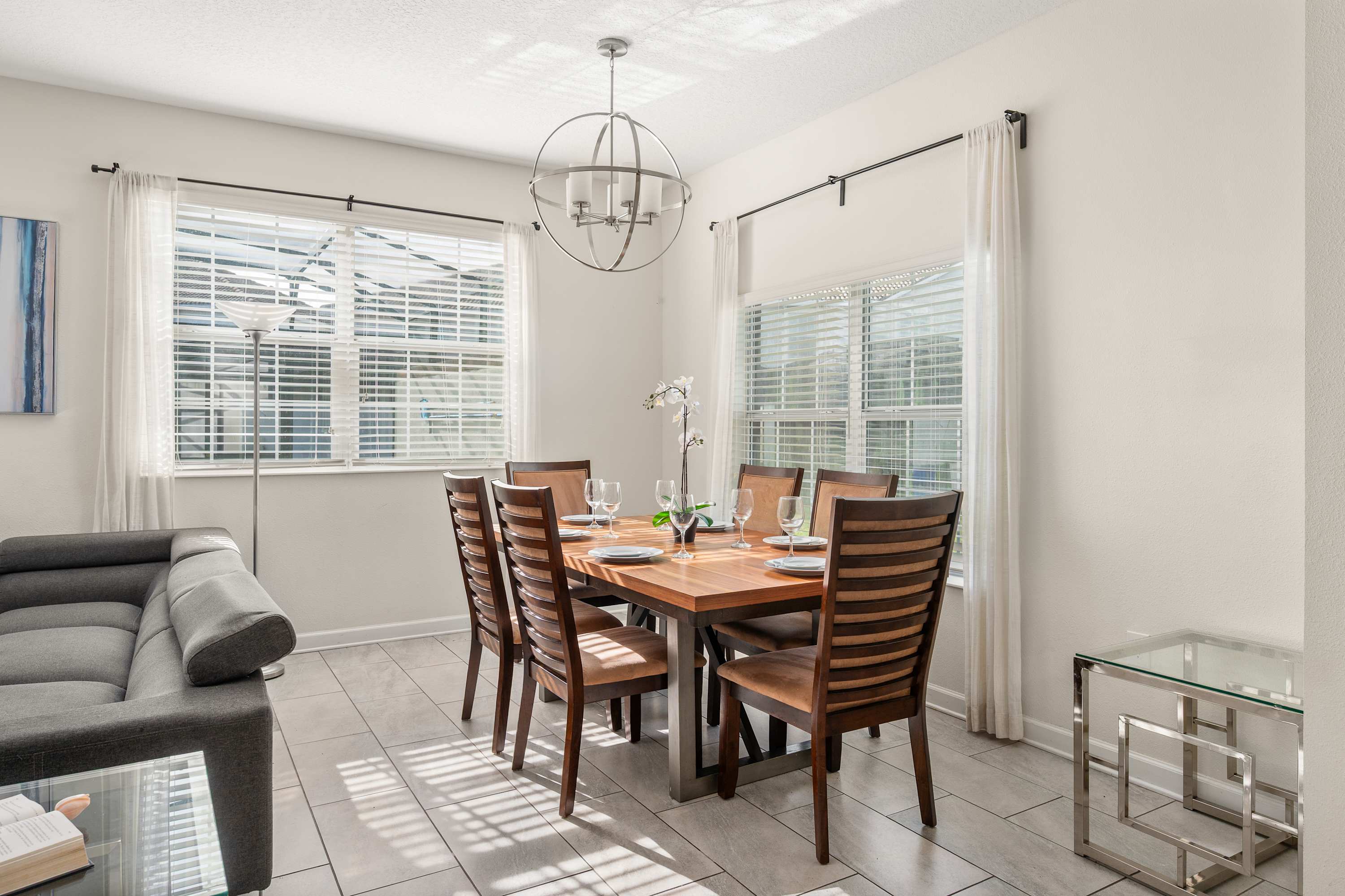 Family townhouse w/ pool & water park access