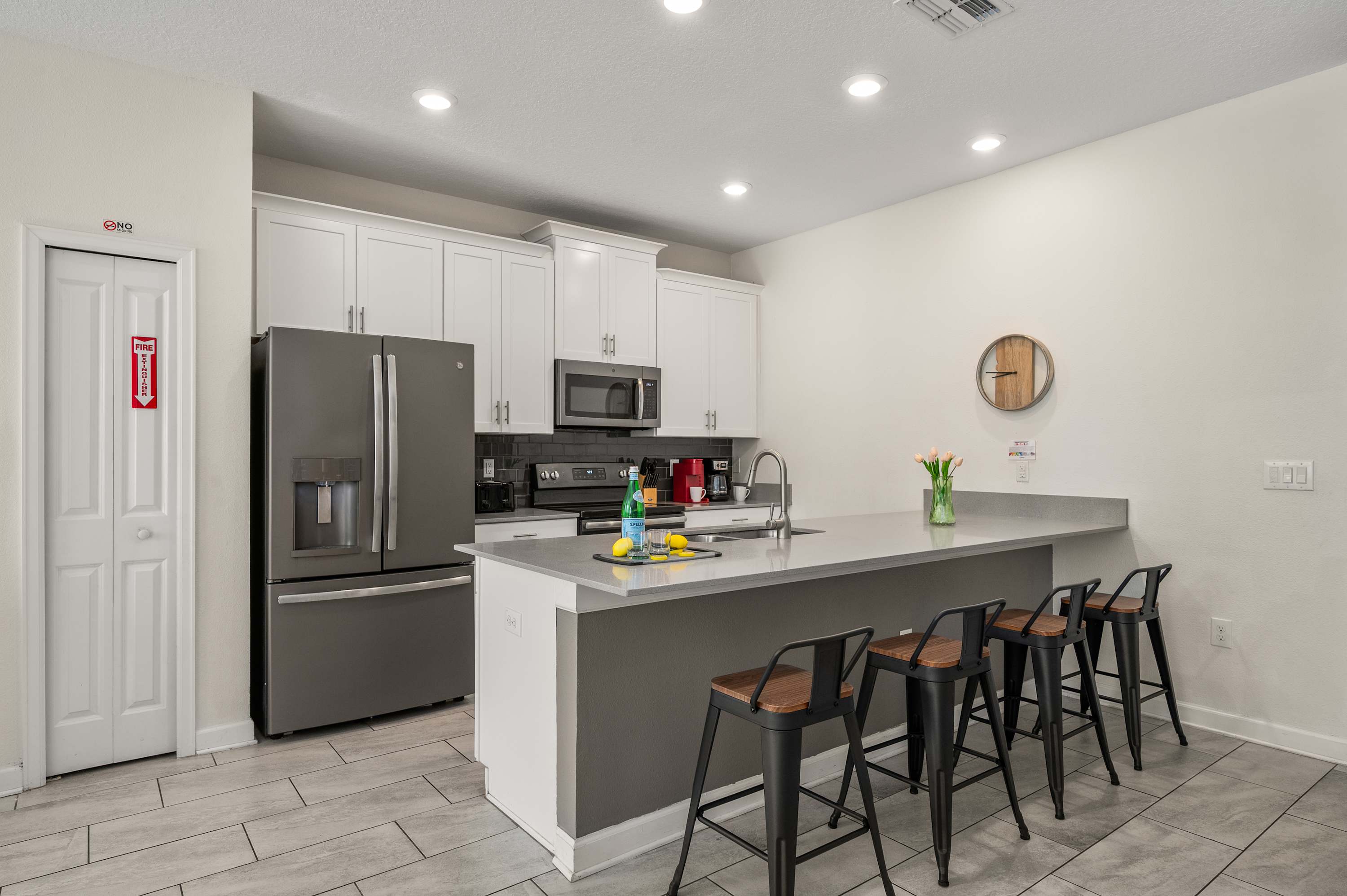 Family townhouse w/ pool & water park access