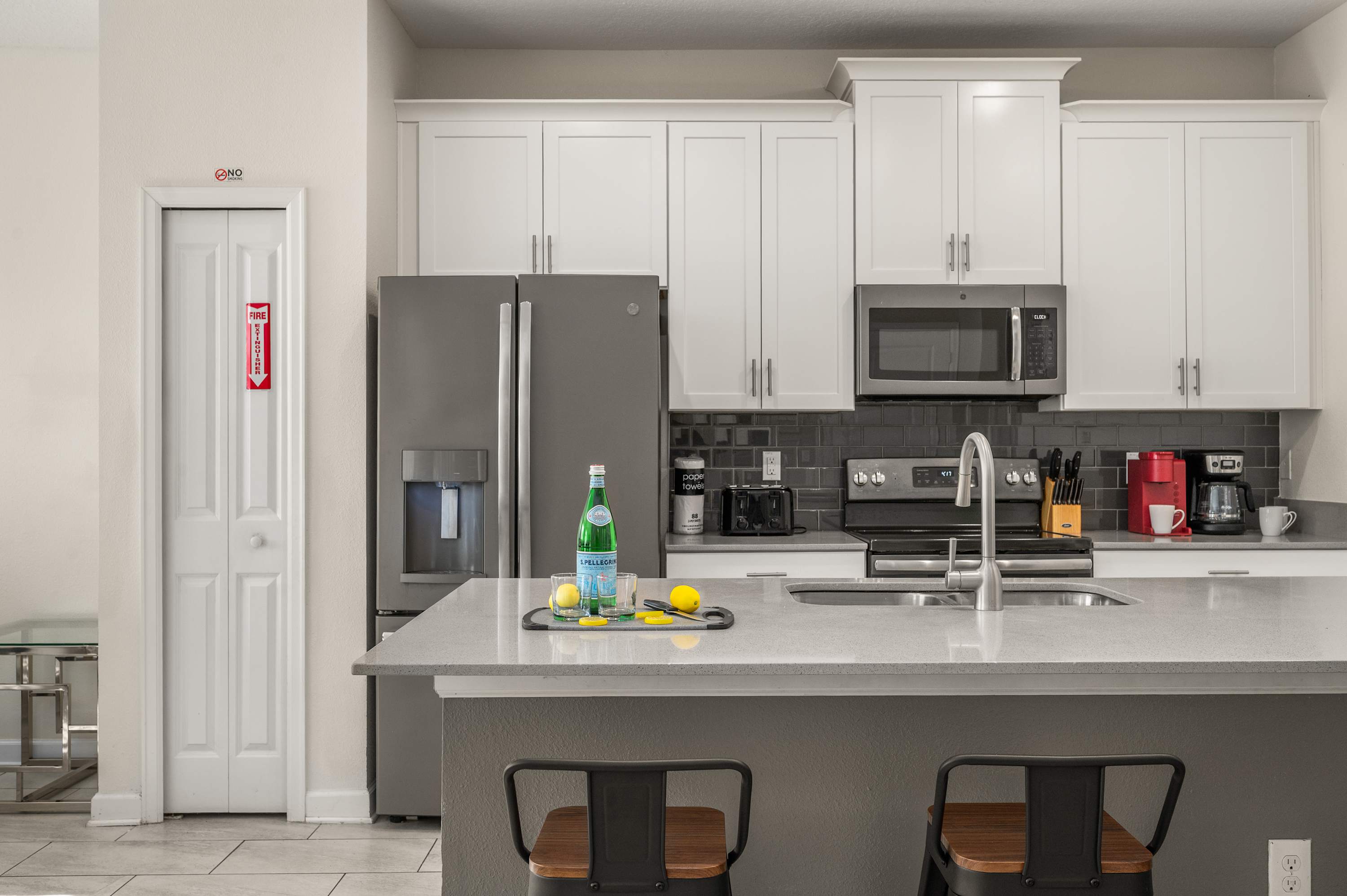 Family townhouse w/ pool & water park access