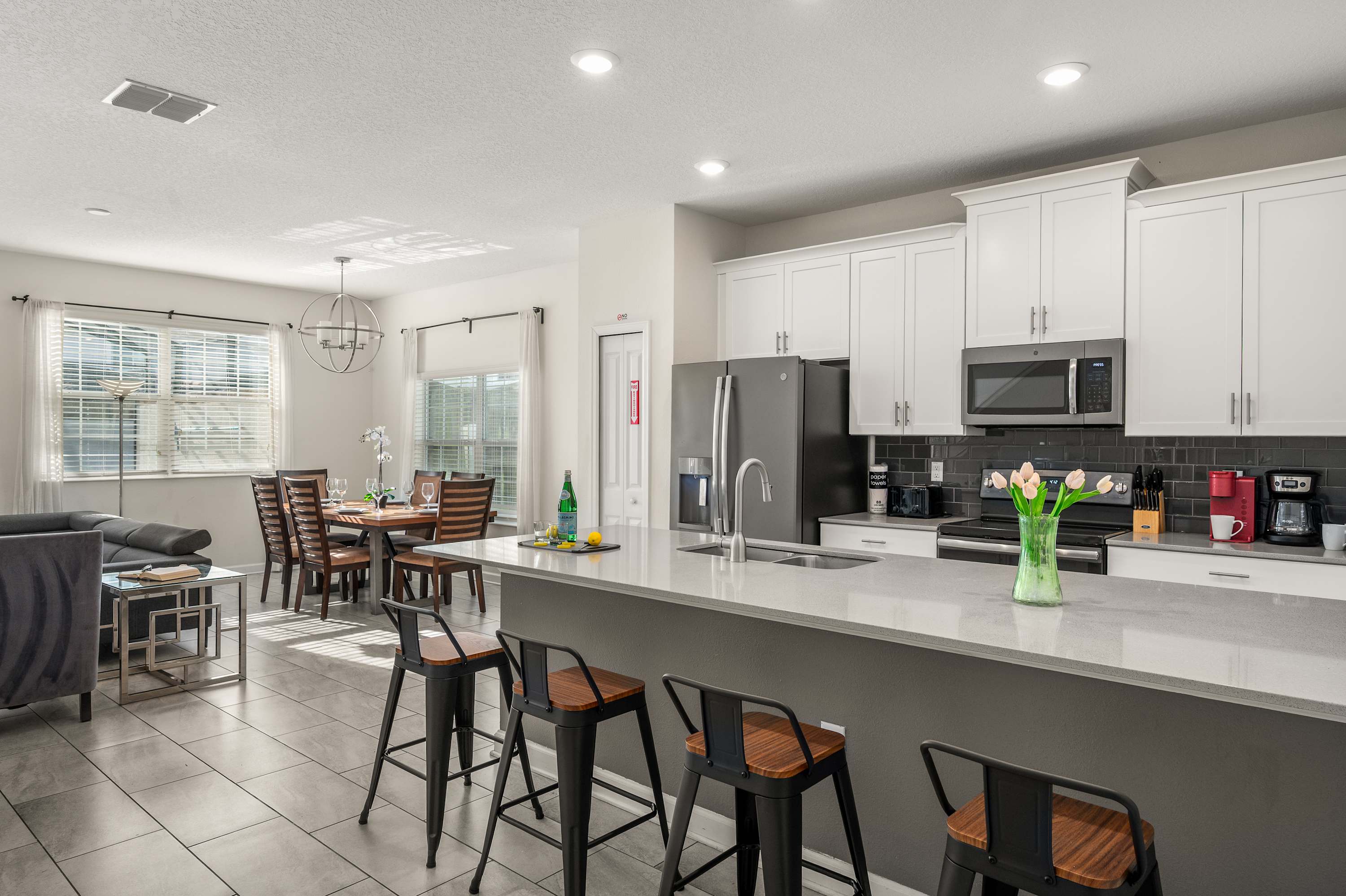 Family townhouse w/ pool & water park access