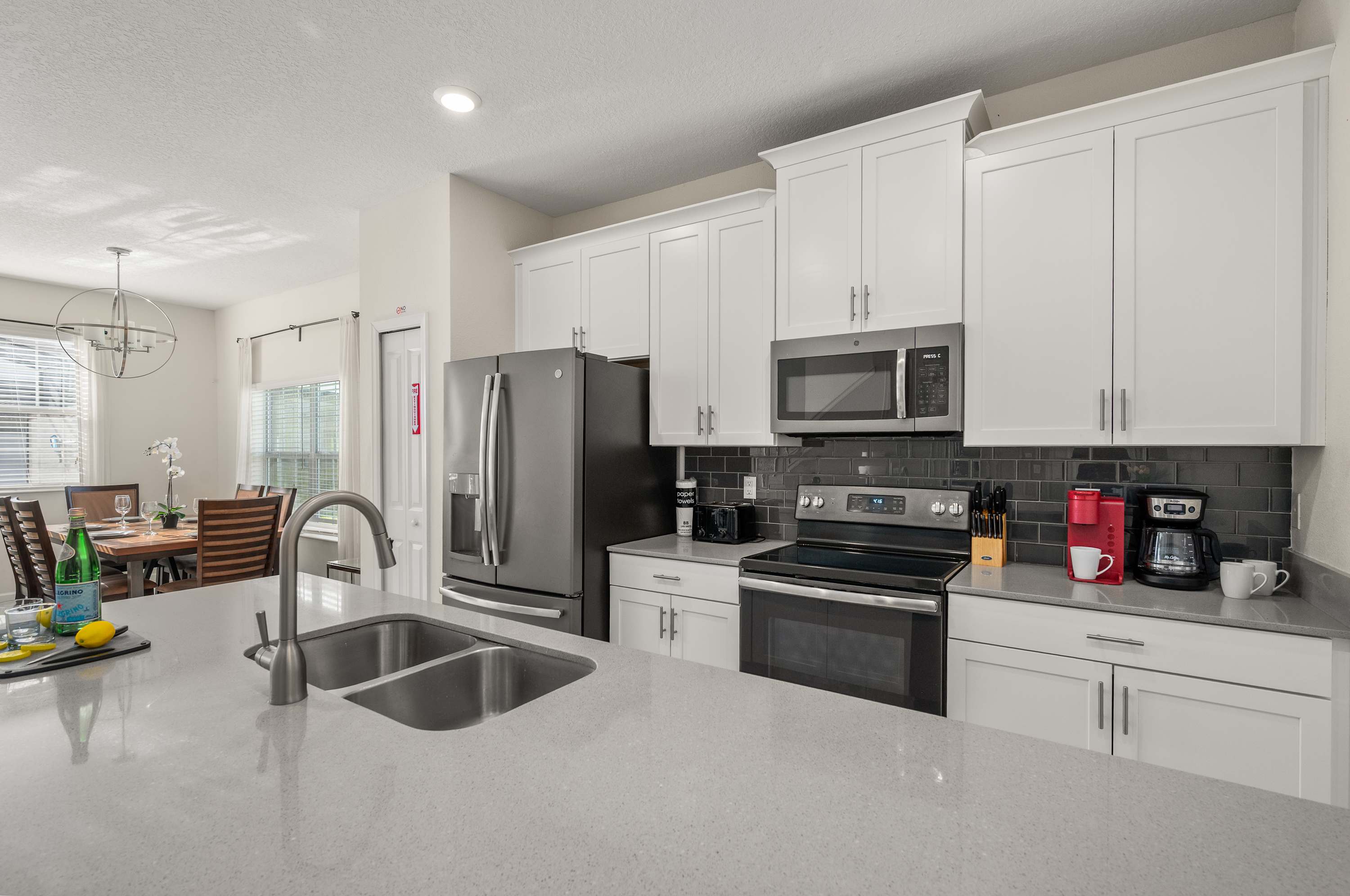 Family townhouse w/ pool & water park access