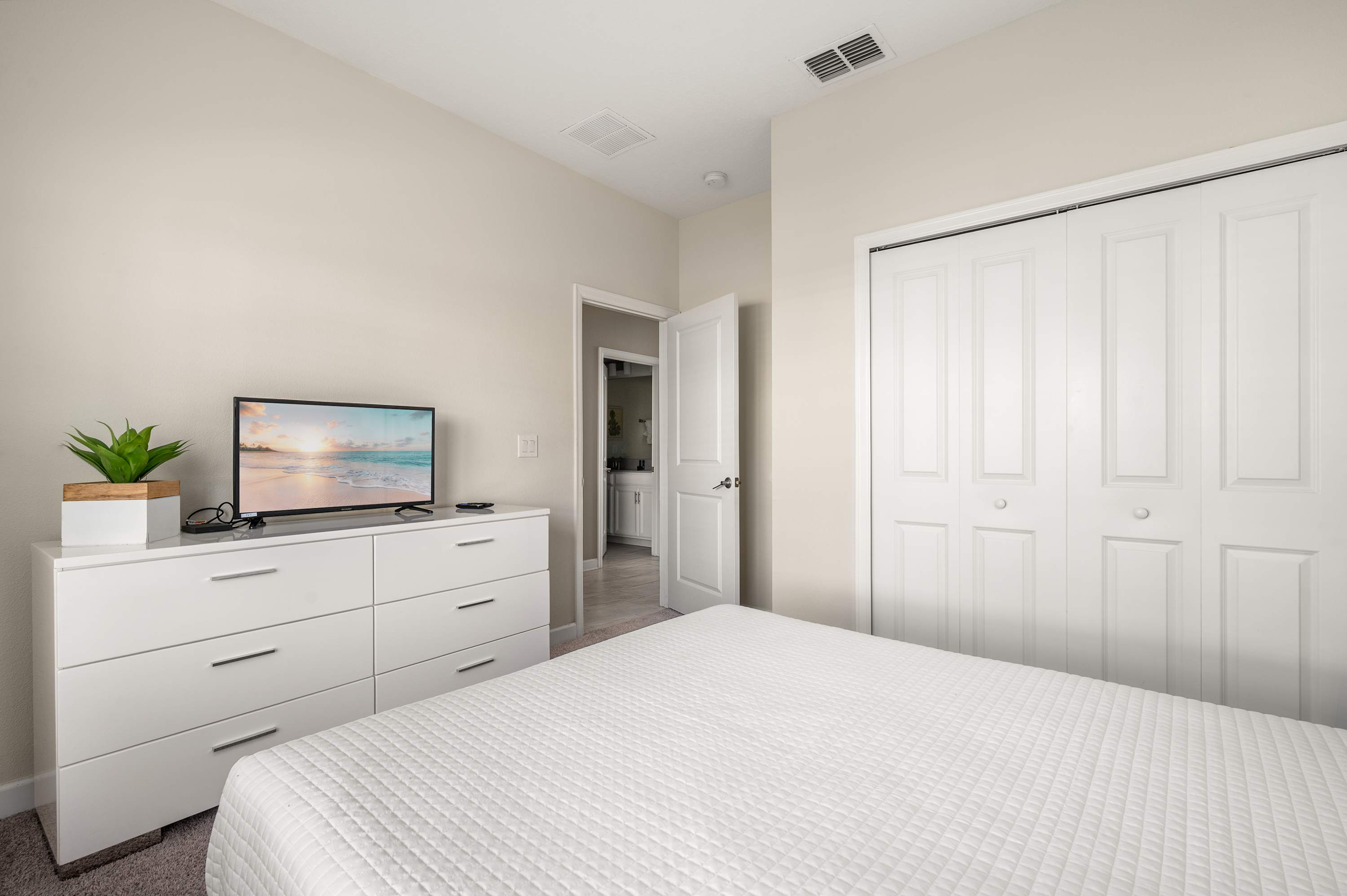 Family townhouse w/ pool & water park access