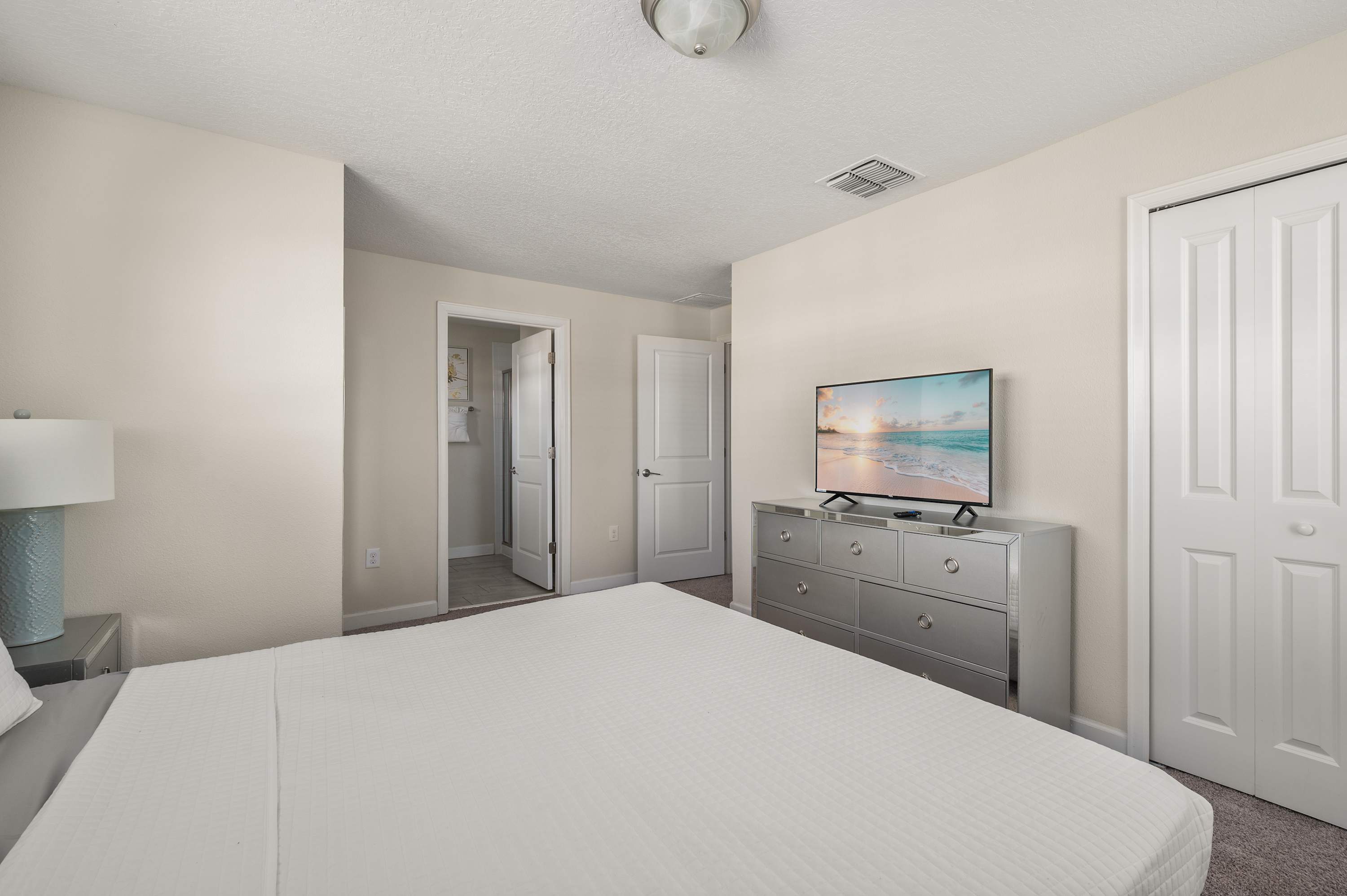 Family townhouse w/ pool & water park access