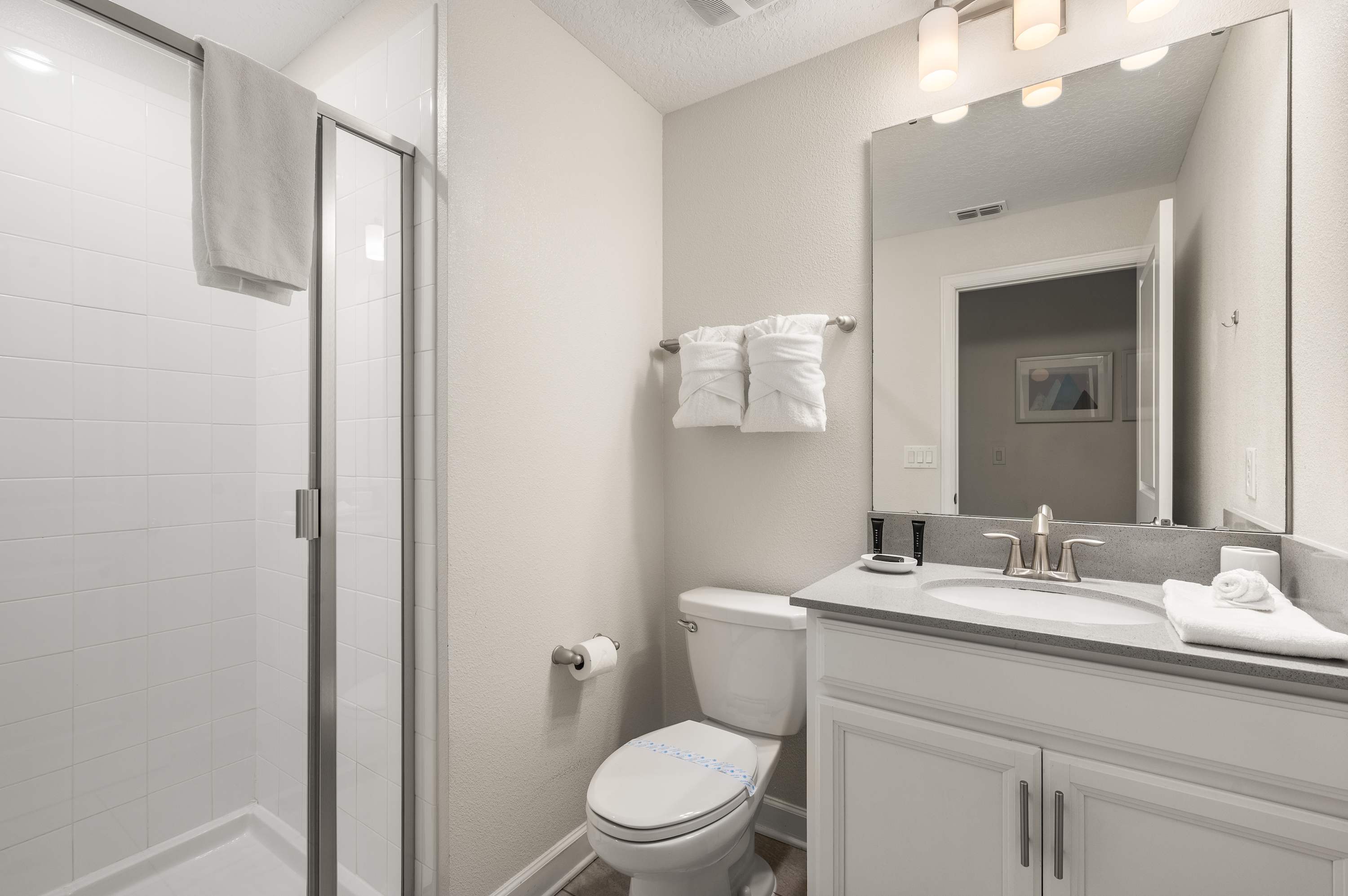 Family townhouse w/ pool & water park access