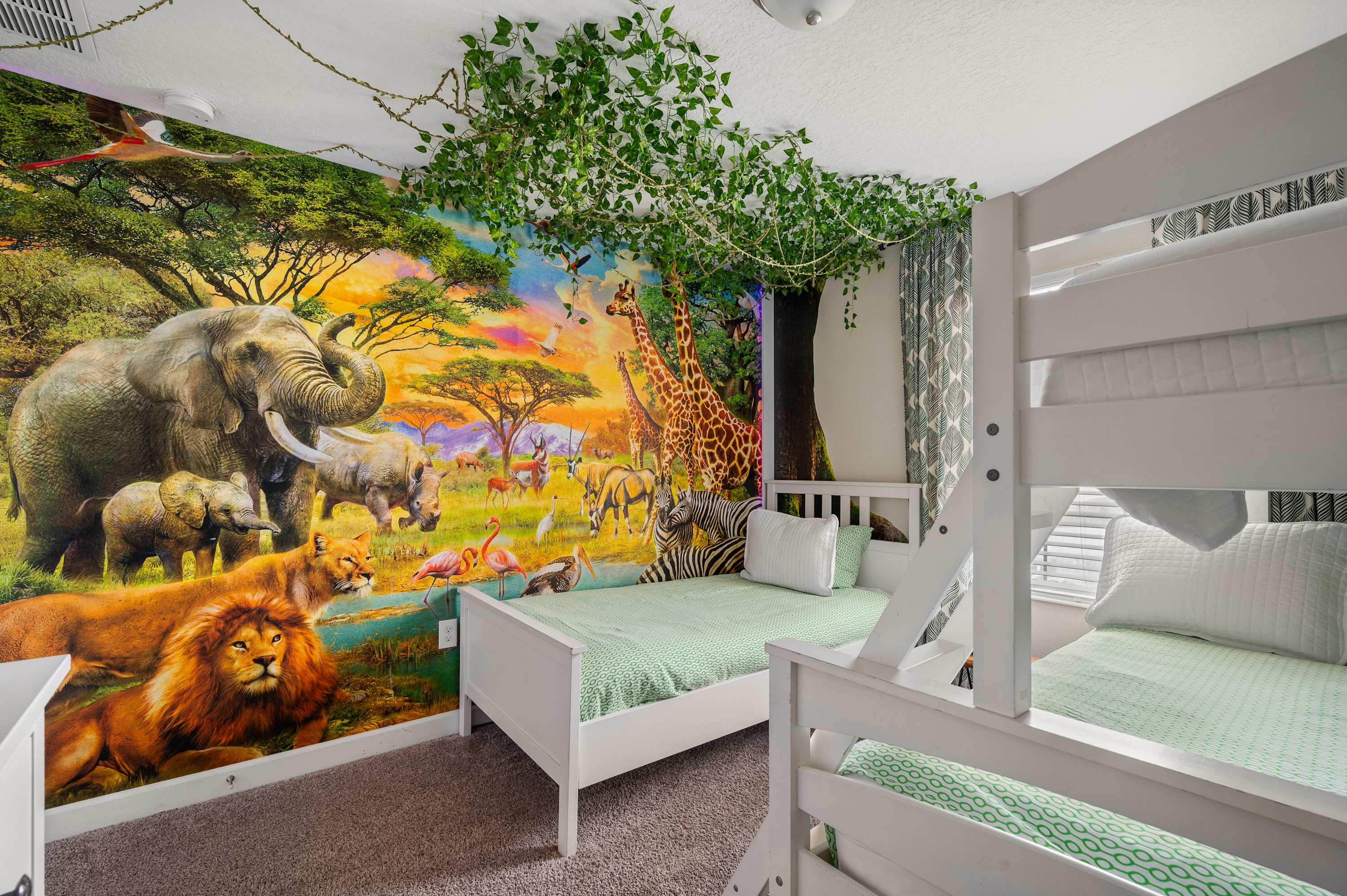 Family townhouse w/ pool & water park access