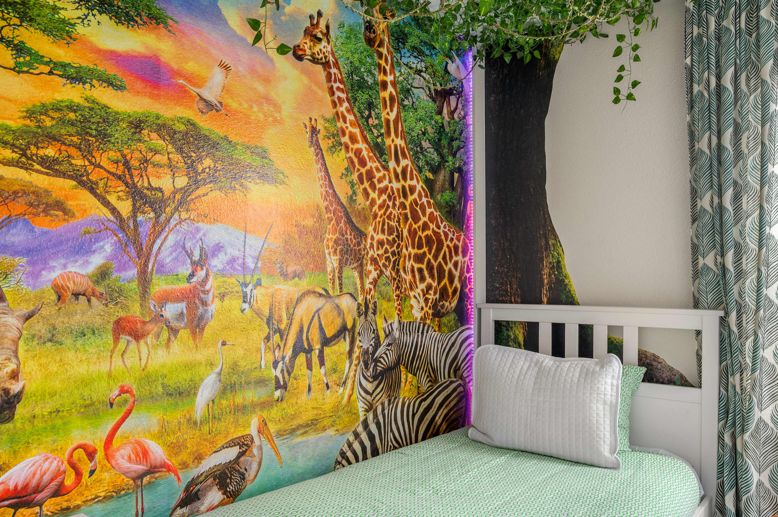 Family townhouse w/ pool & water park access