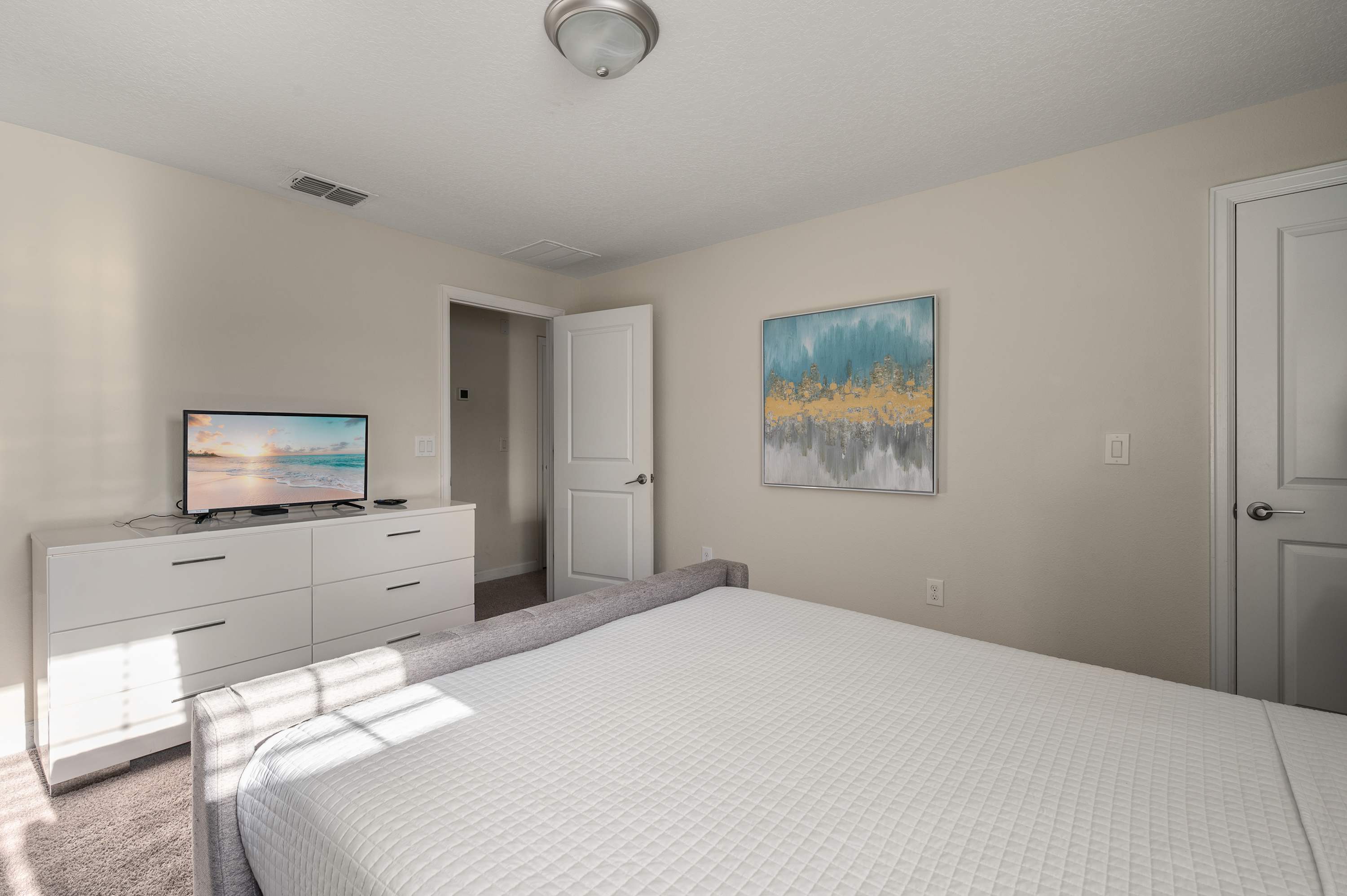 Family townhouse w/ pool & water park access