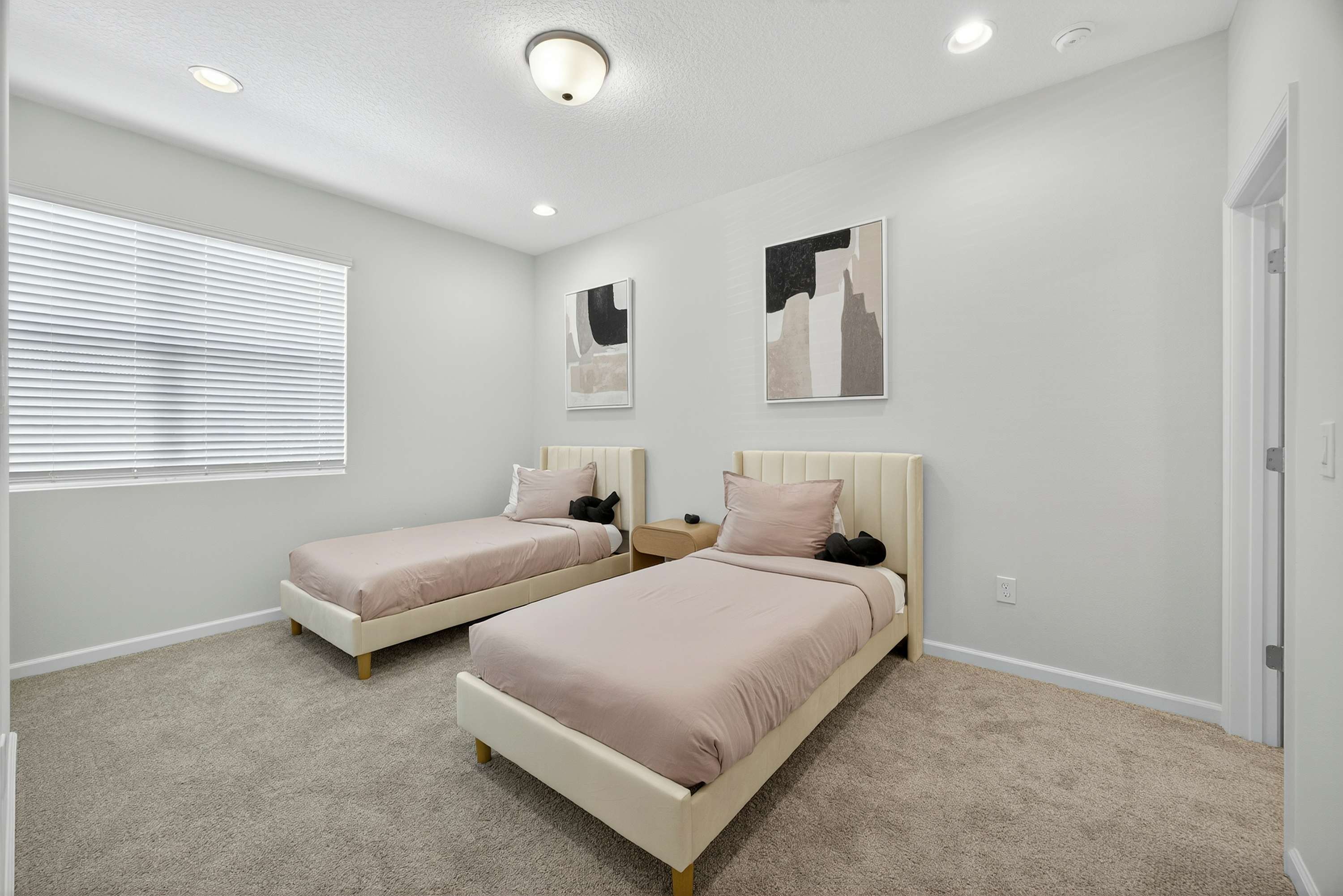 Brand NEW Eden Gardens Community! Luxury KOSHER Villa-w/ Heated Pool! + 12 MI to Disney!