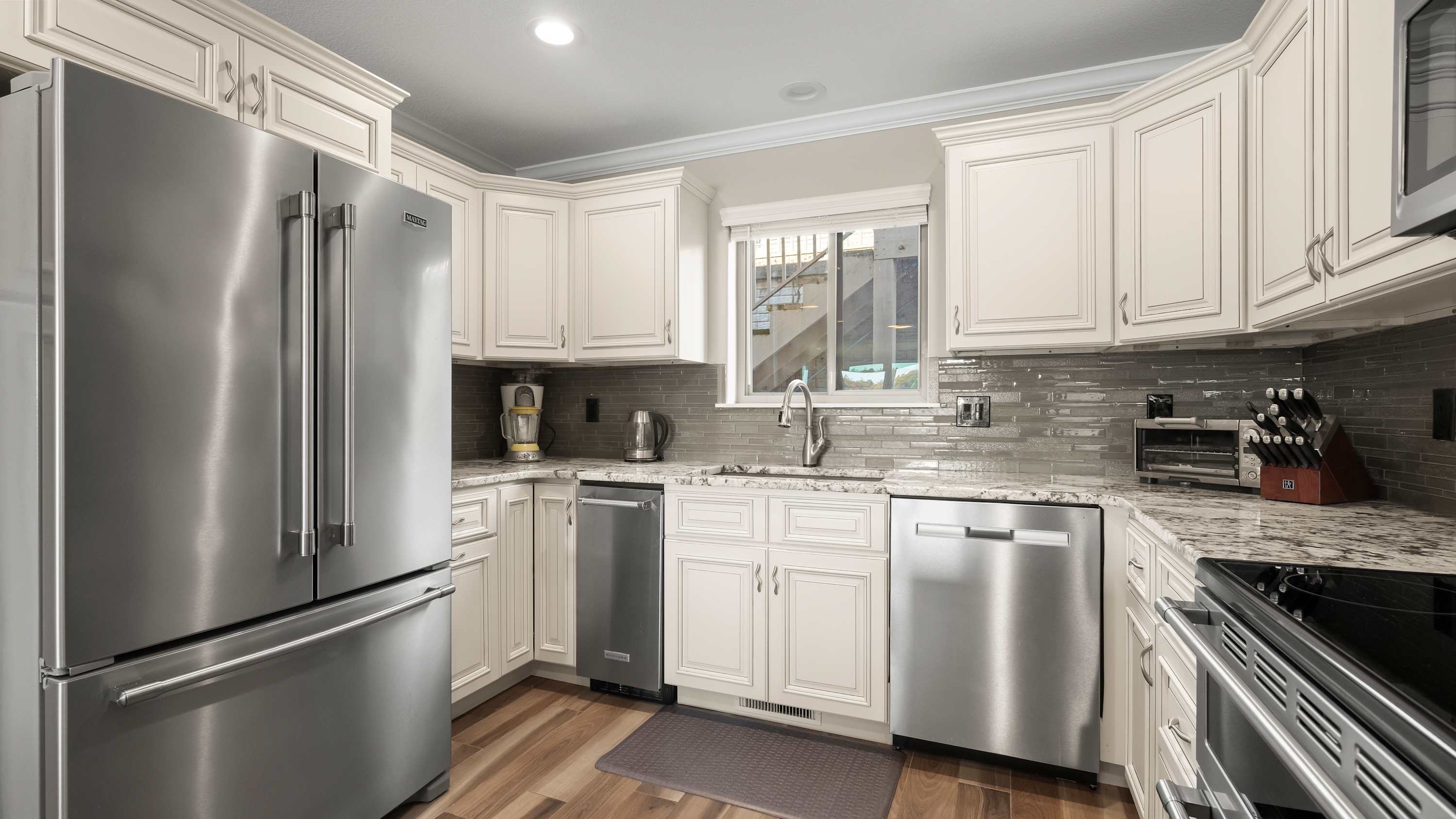 The open kitchen is well equipped for an unforgettable getaway​