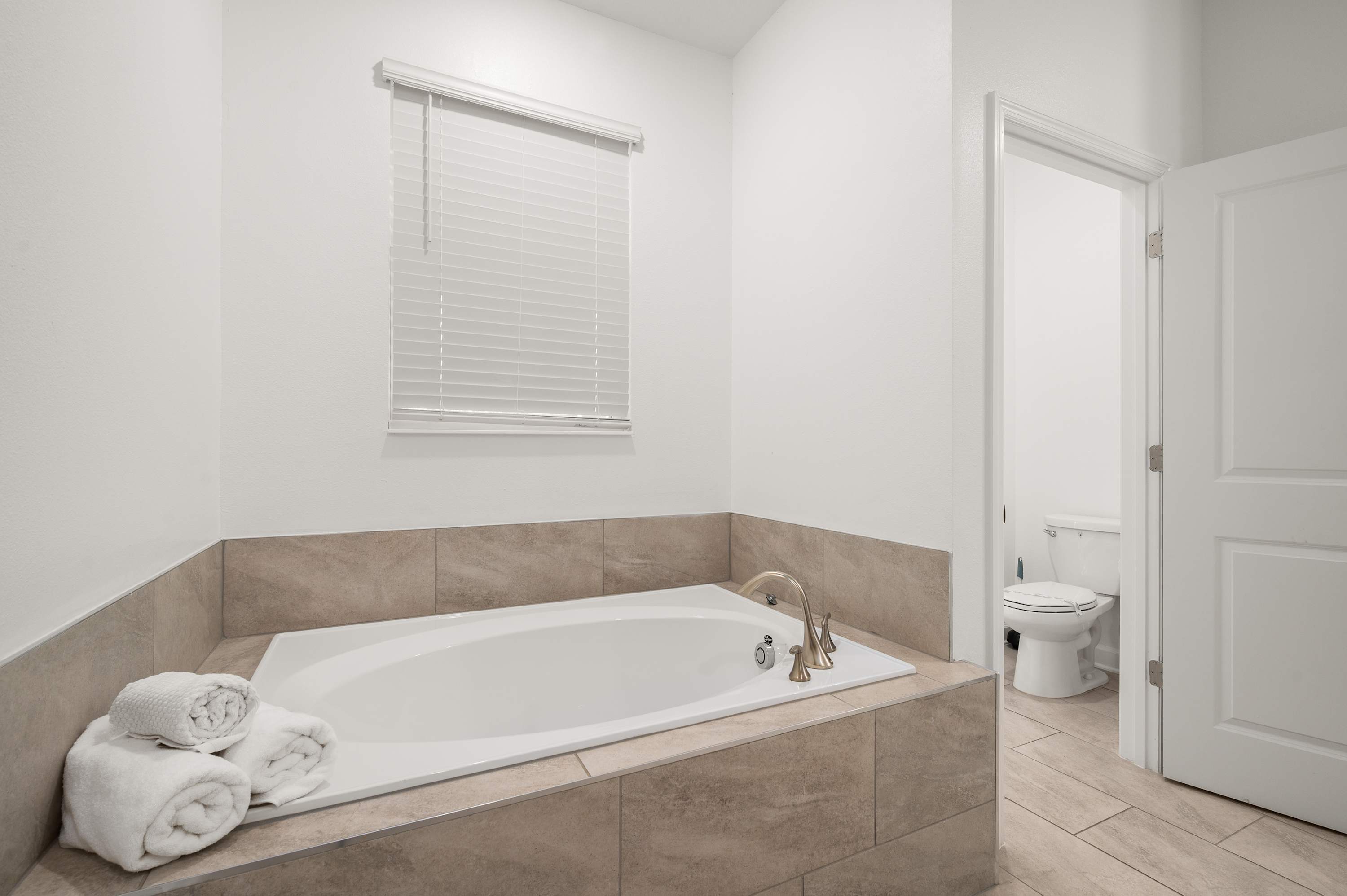 Spacious resort home w/ pool near Disney