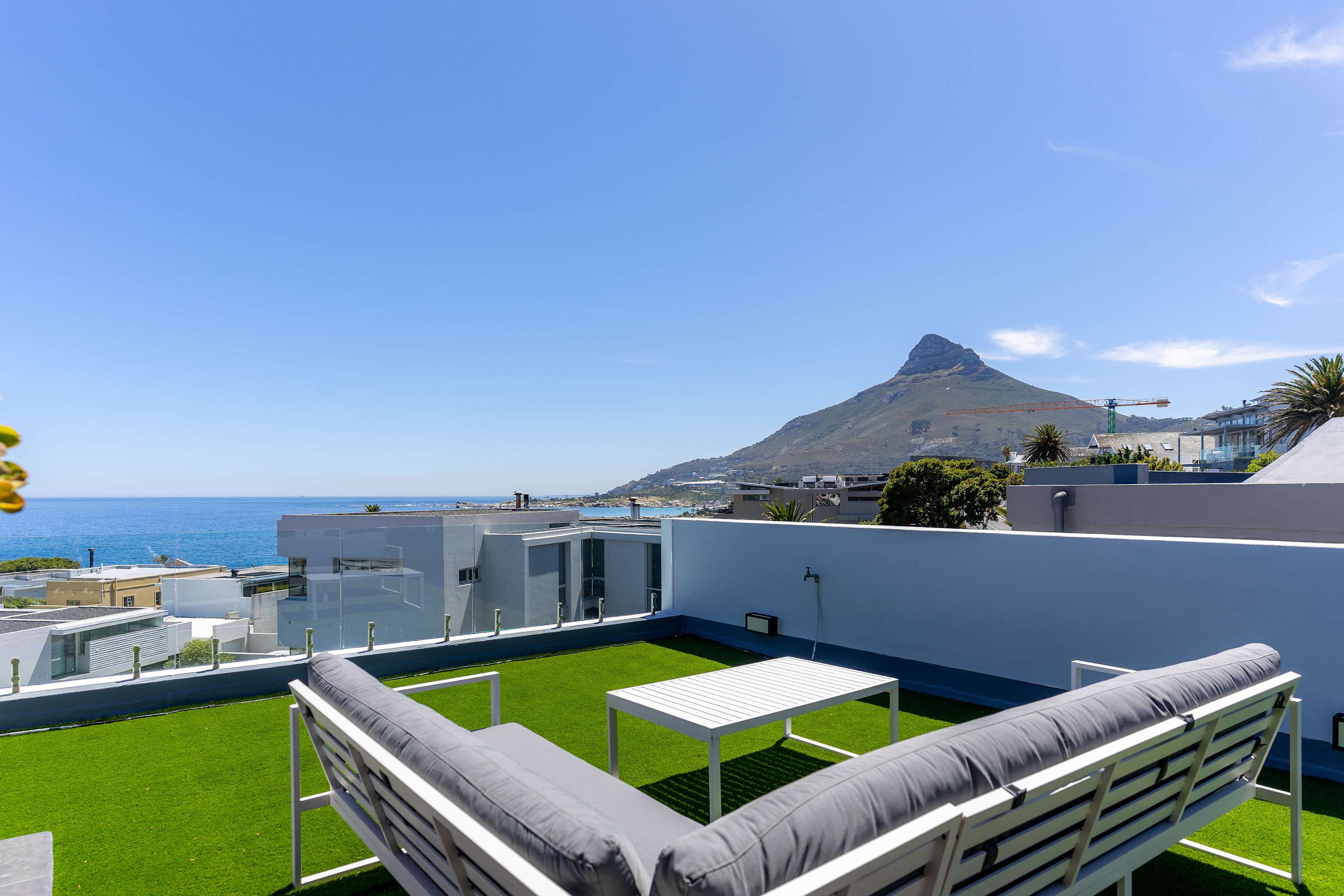 Montanha - Camps Bay villa 3 mins from Beta beach — Cape Town, Western Cape — vacation rental