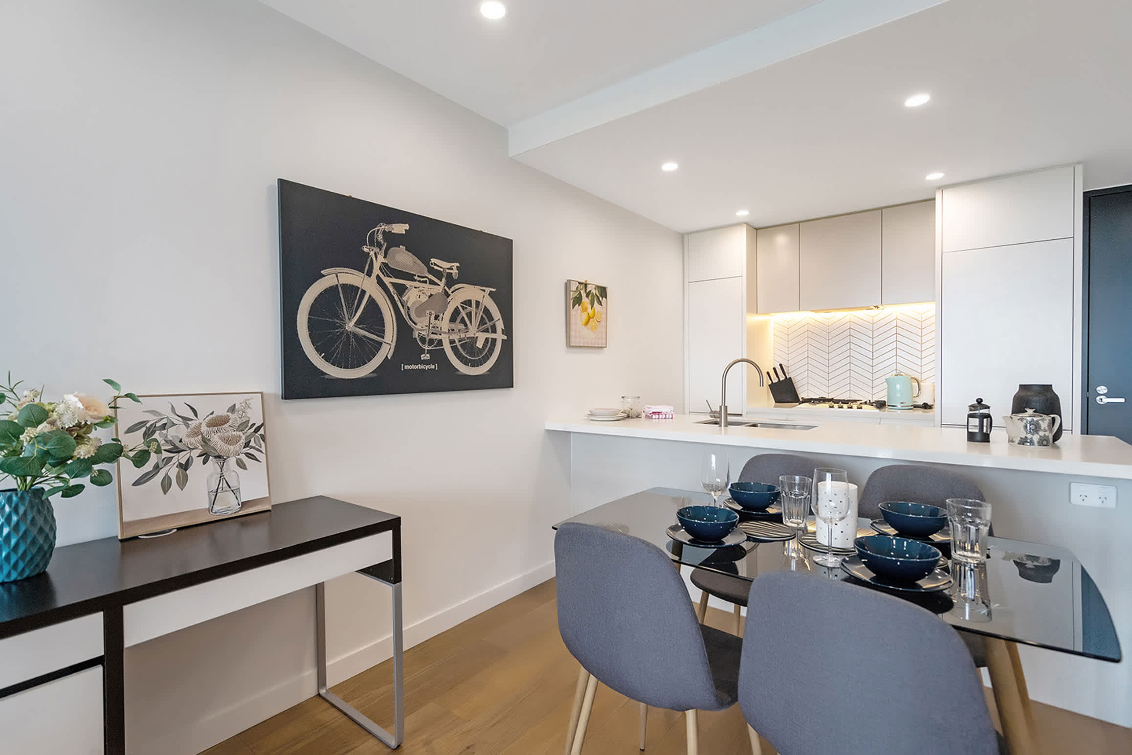 【Box Hill Prime】Luxury Sky Apartment | 2 Bed 2 Bath | Free Parking...