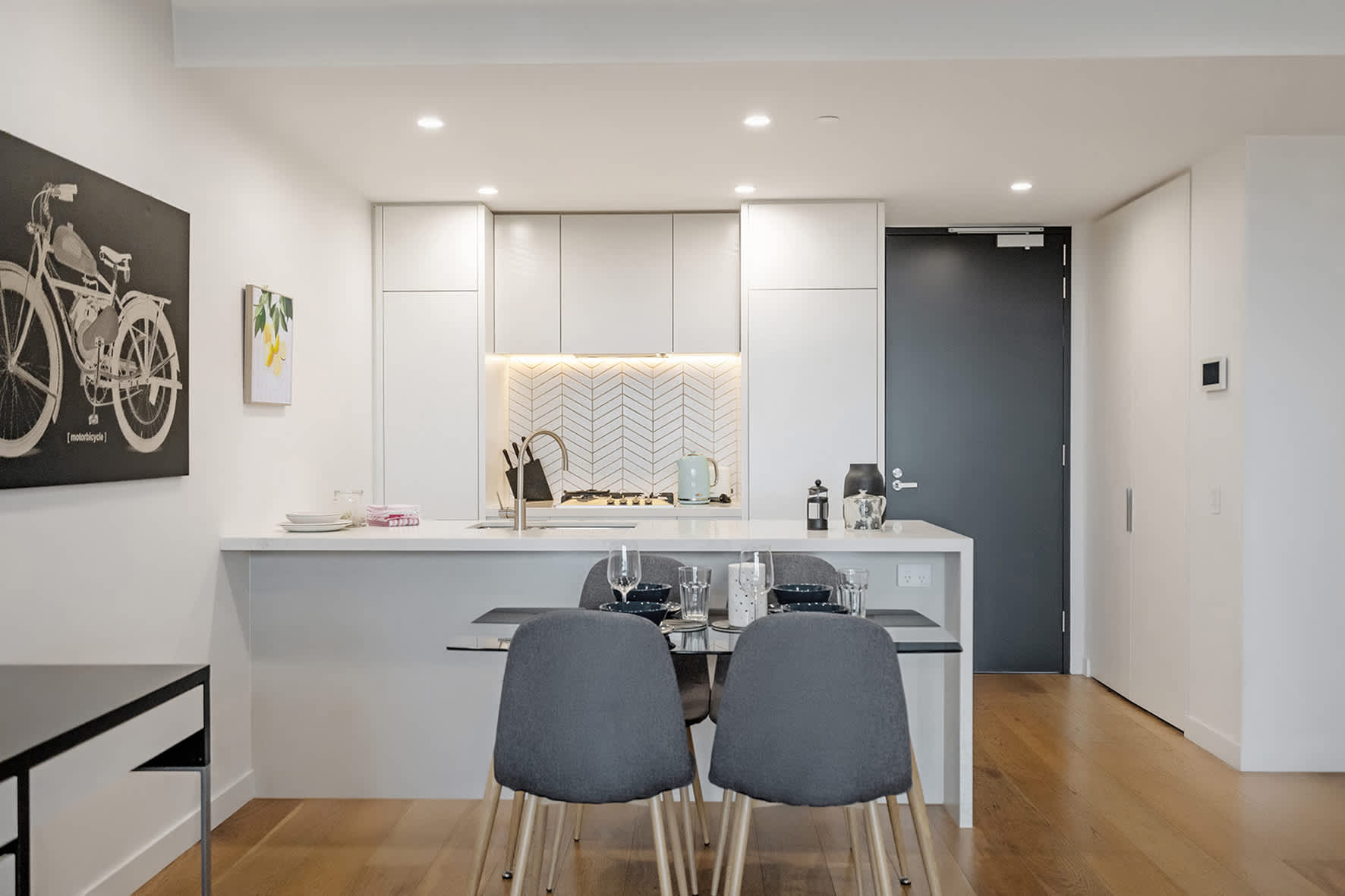 【Box Hill Prime】Luxury Sky Apartment | 2 Bed 2 Bath | Free Parking...