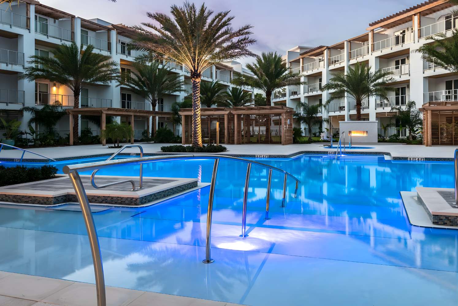 Heated Pool, Bikes, Easy Beach Access