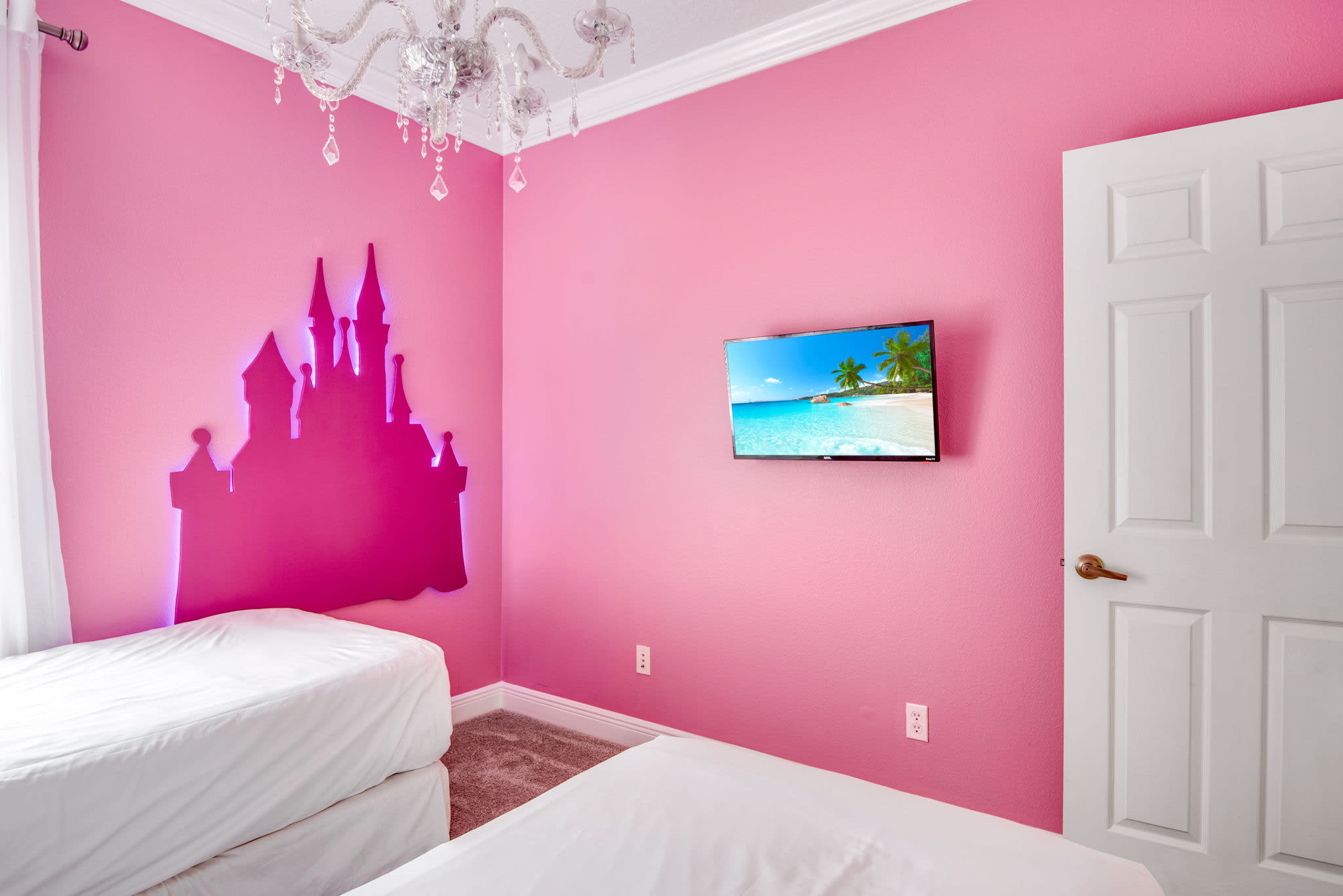 Luxury villa w/ private pool & game room