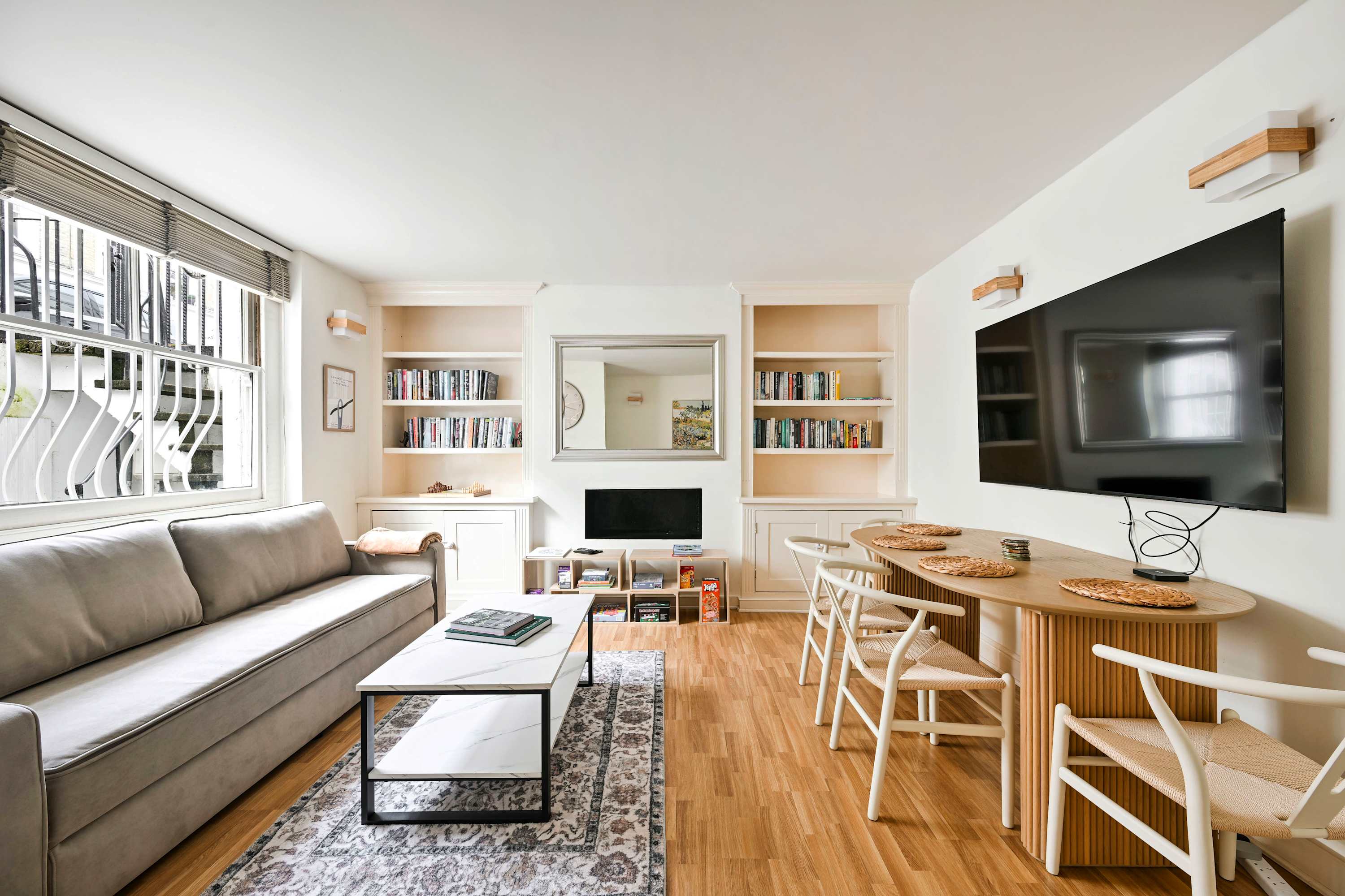 View Chelsea Modern | King Bed, Workspace, Comfort in 71A Ifield Road SW10 9AU Chelsea Modern | King Bed, Workspace, Comfort in 71A Ifield Road SW10 9AU - Property image 2 - VivreStays