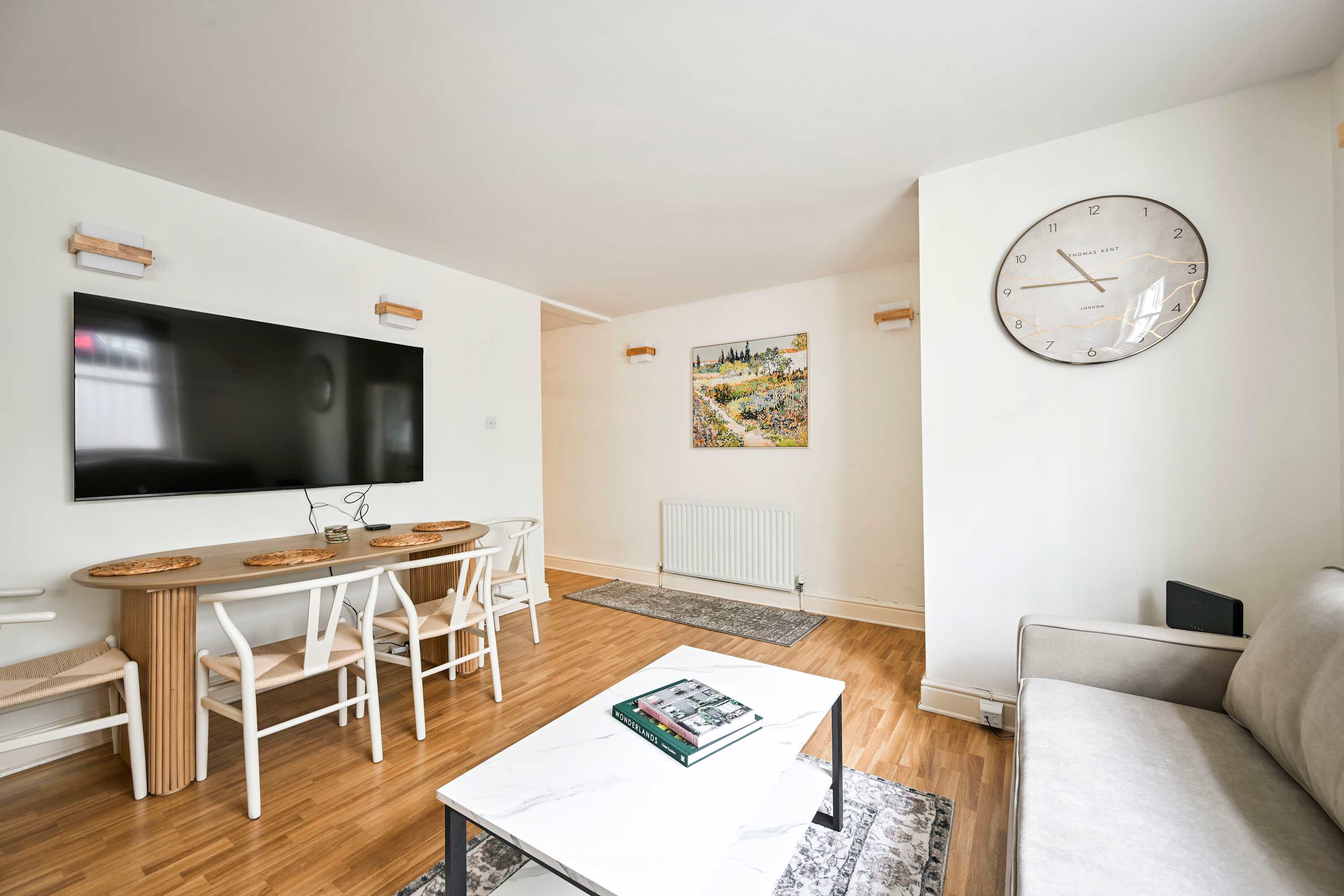 View Chelsea Modern | King Bed, Workspace, Comfort in 71A Ifield Road SW10 9AU Chelsea Modern | King Bed, Workspace, Comfort in 71A Ifield Road SW10 9AU - Property image 4 - VivreStays