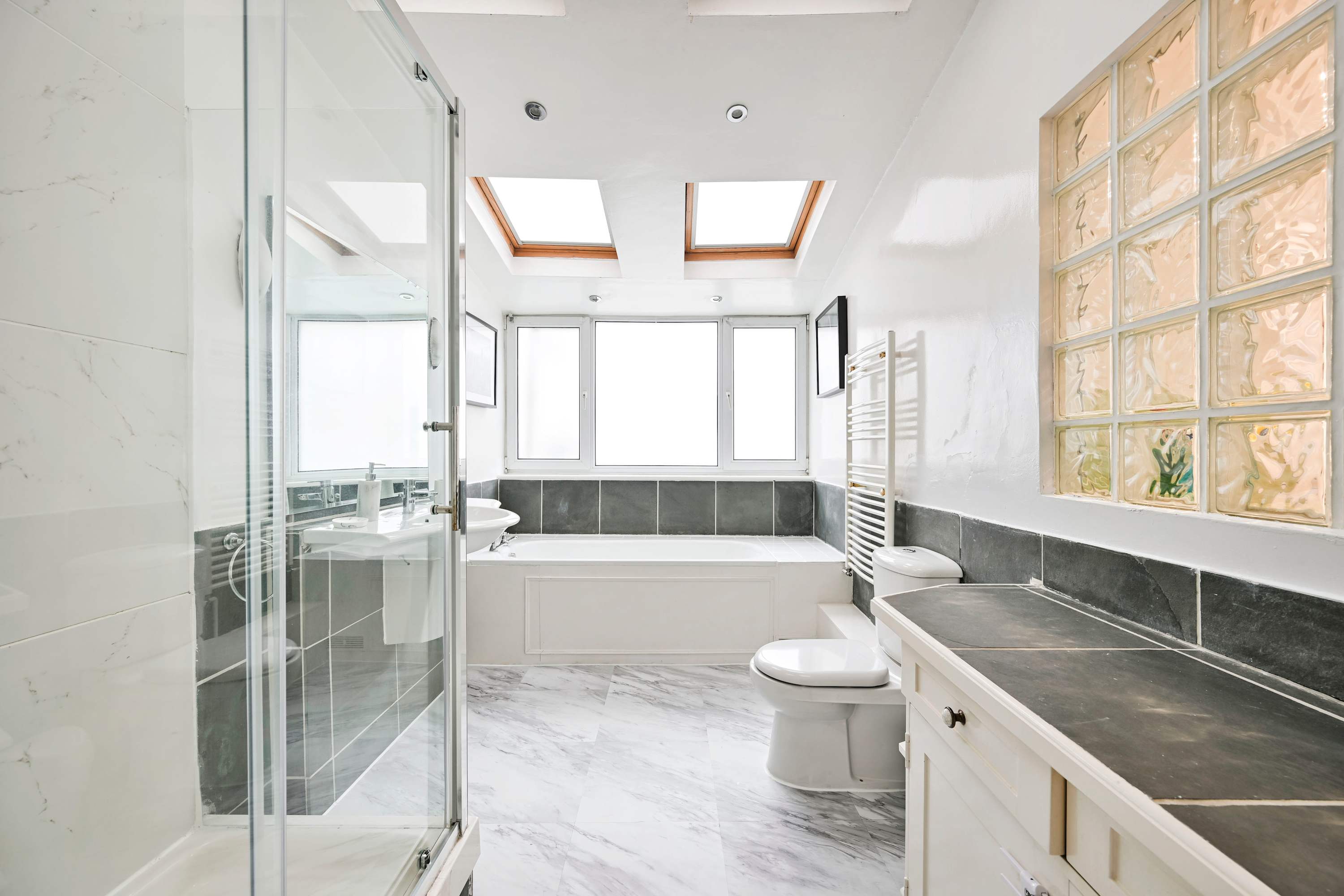 View Chelsea Modern | King Bed, Workspace, Comfort in 71A Ifield Road SW10 9AU Chelsea Modern | King Bed, Workspace, Comfort in 71A Ifield Road SW10 9AU - Property image 13 - VivreStays
