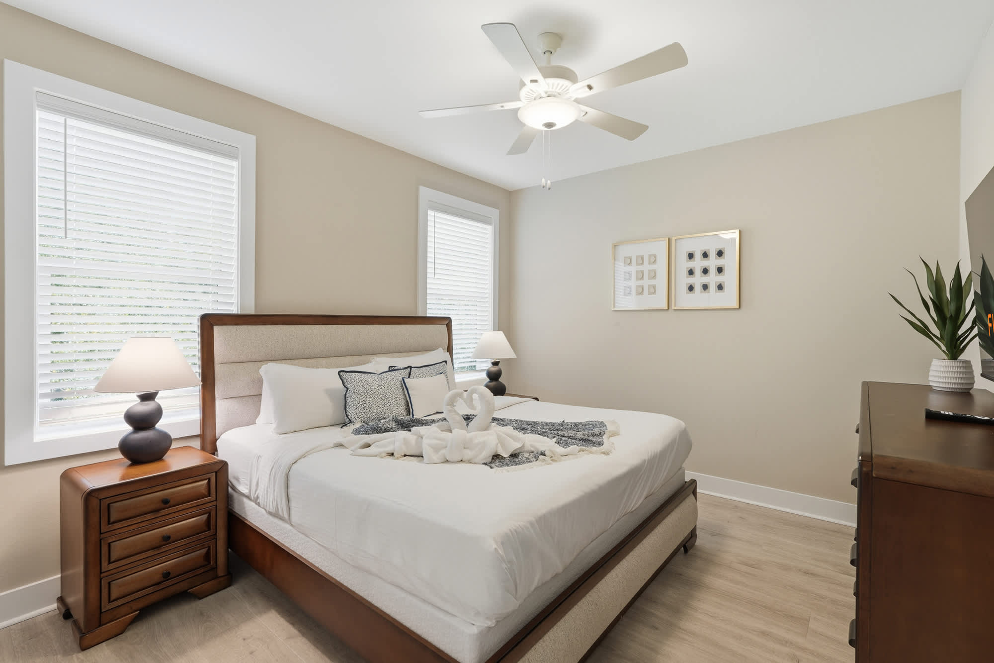 38 W Willow Mist Rd – Cozy bedroom with a queen bed, bedside table, ceiling fan, and artwork on the walls.