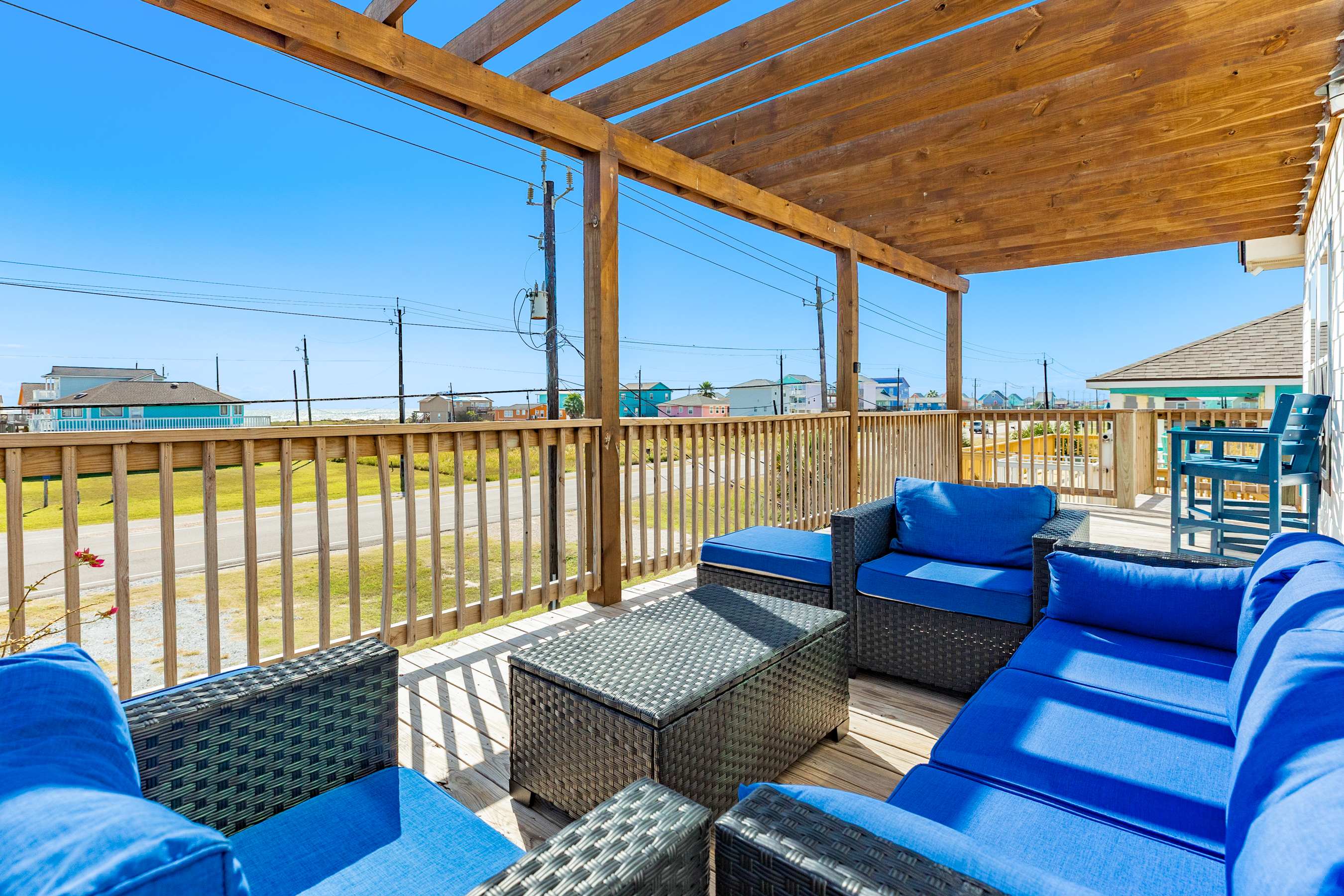 Lake2Sea Spacious Retreat Gulf Waterway View 3