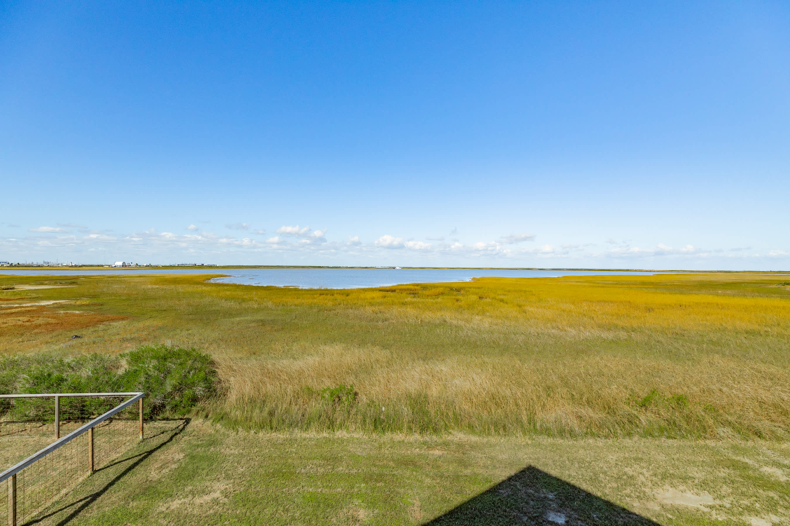 Lake2Sea Spacious Retreat Gulf Waterway View 5