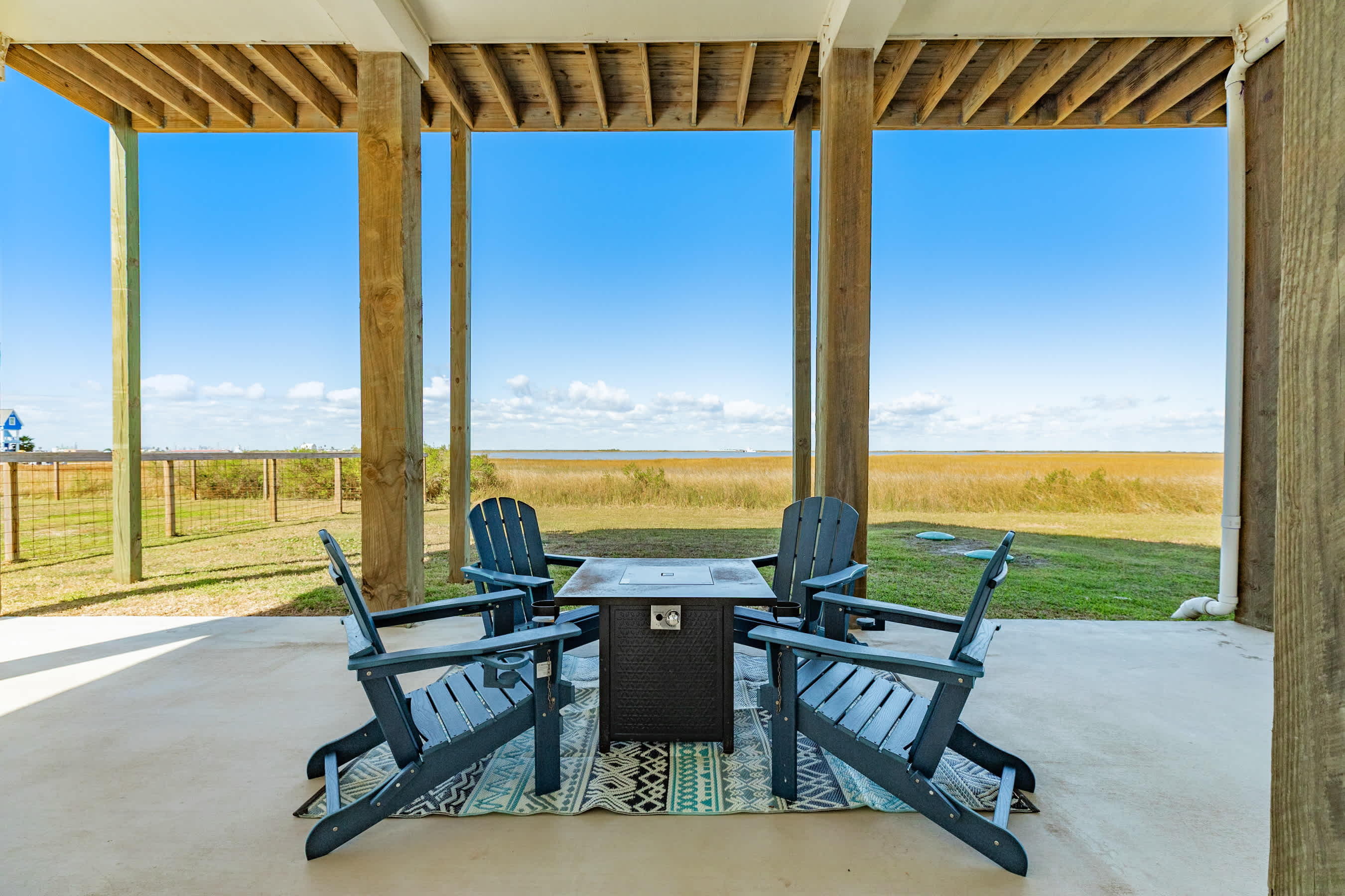 Lake2Sea Spacious Retreat Gulf Waterway View 4