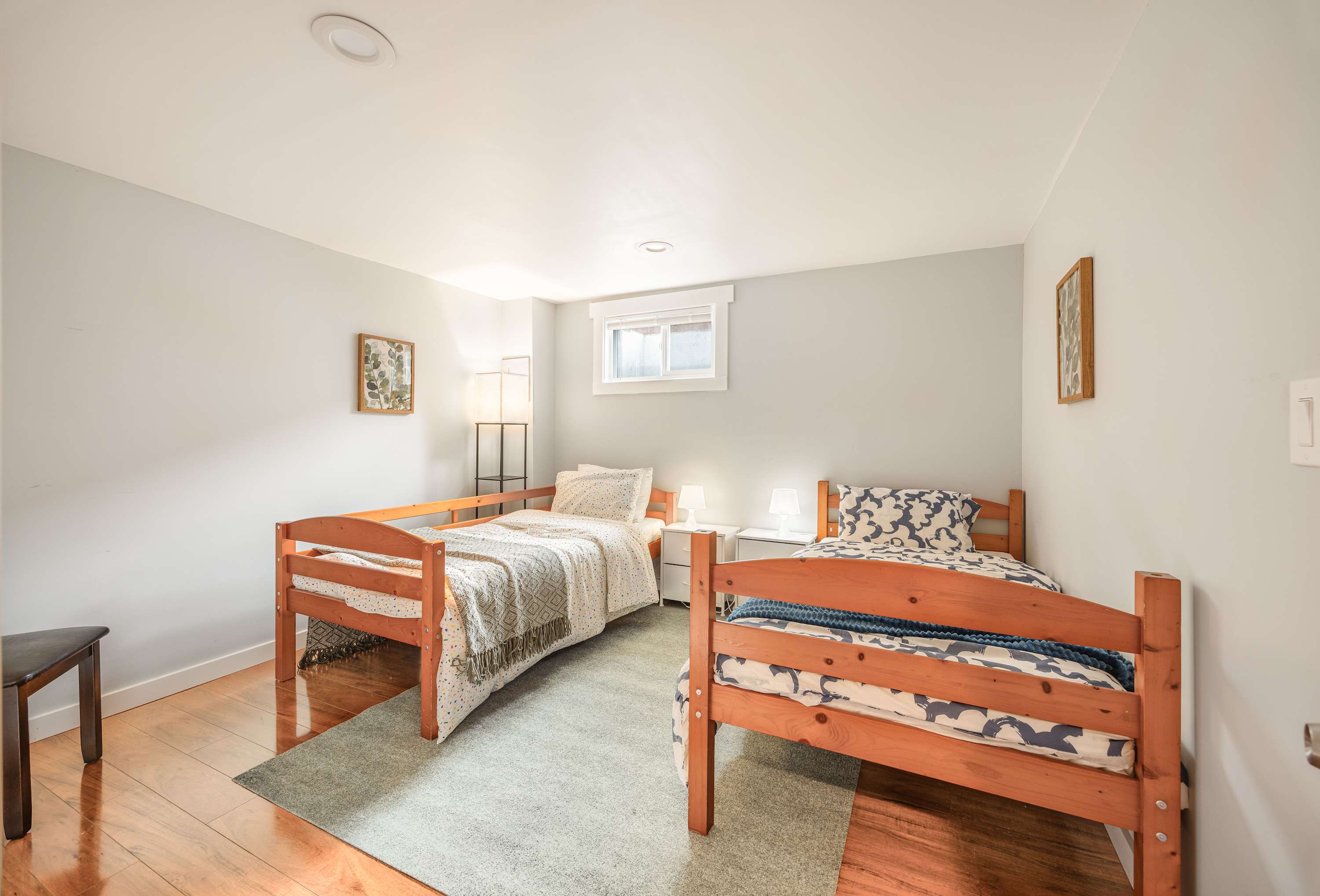 Spacious 2BR Home, Backyard Parking & UW