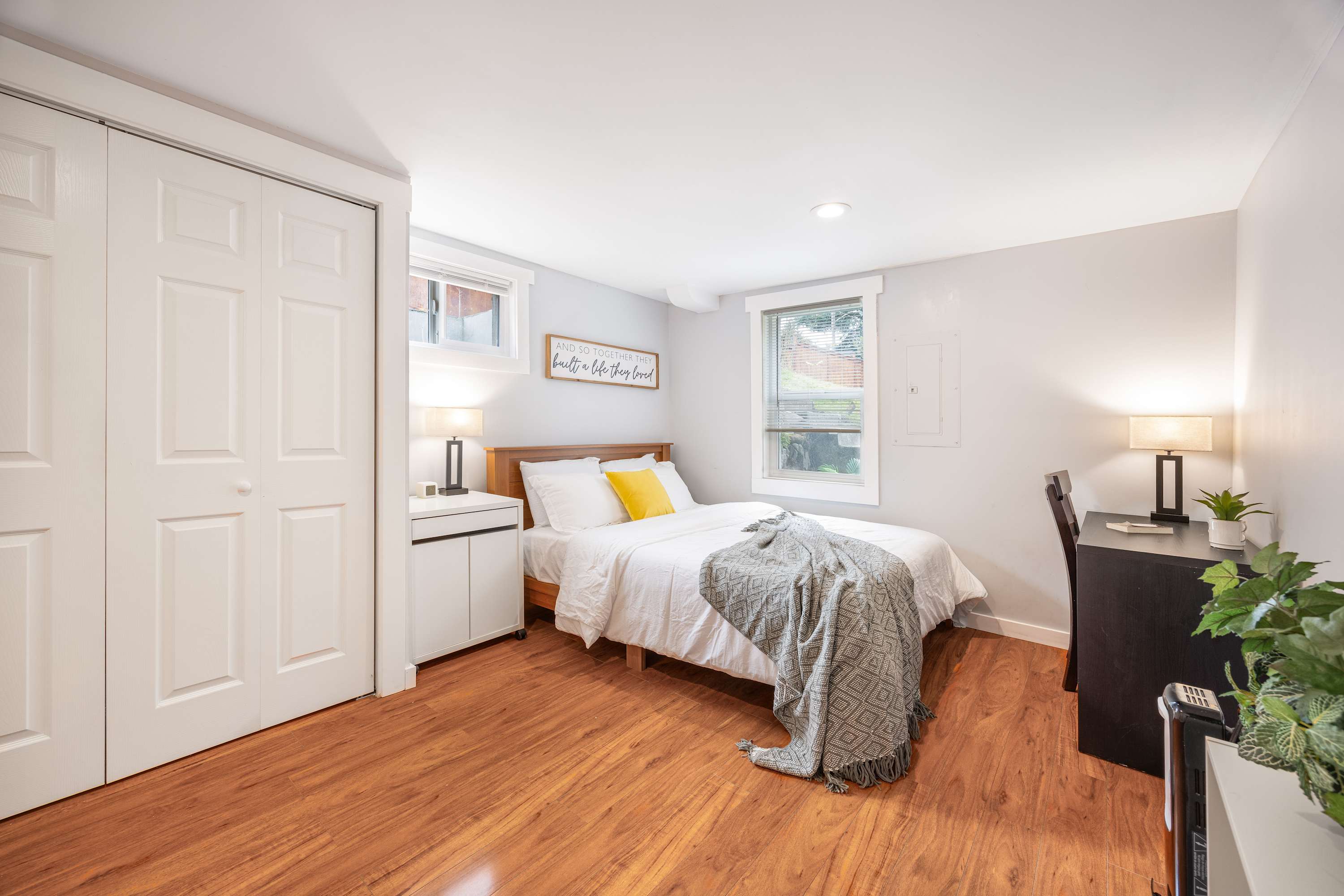 Spacious 2BR Home, Backyard Parking & UW