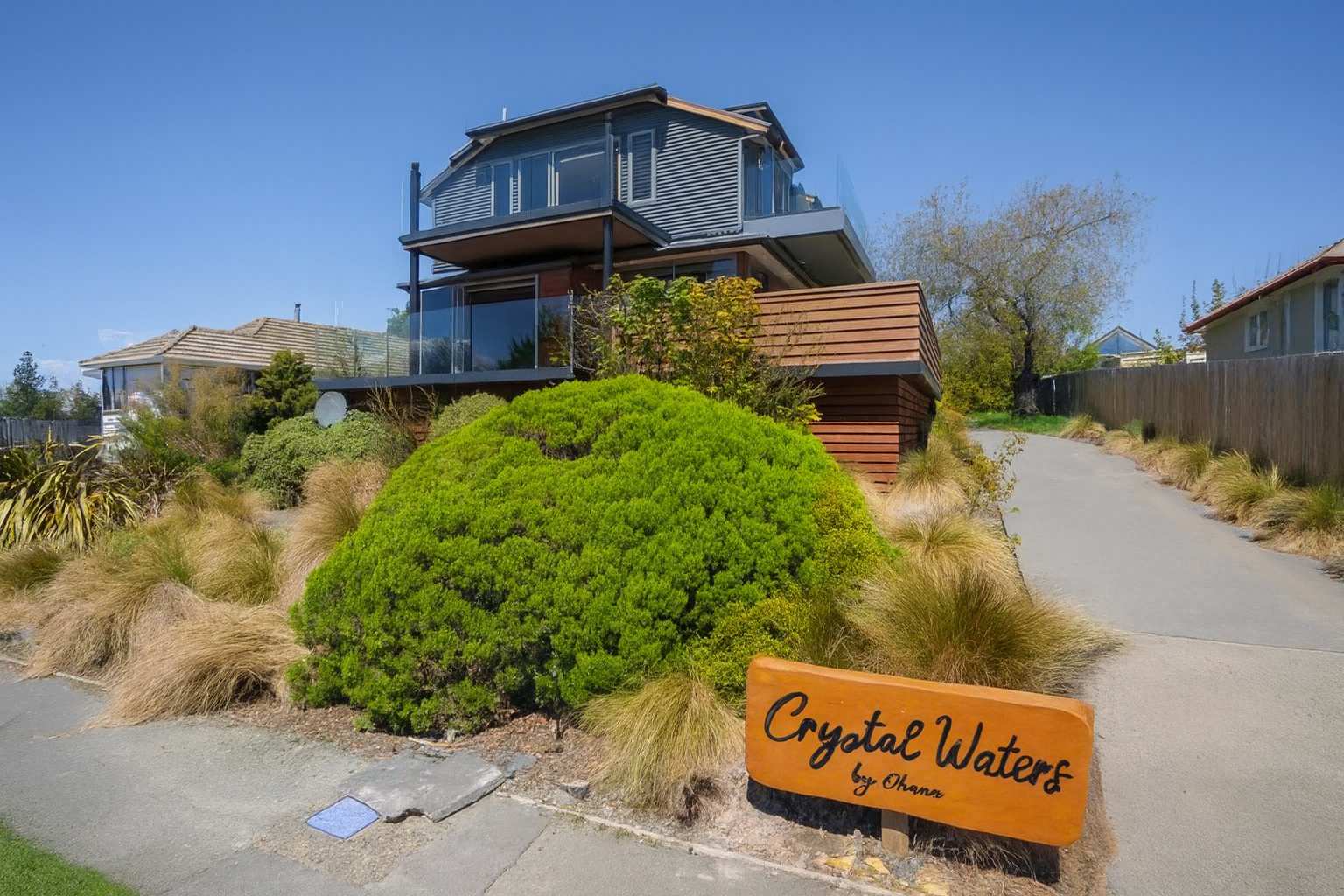 Crystal Waters by Ohana – Tranquil Lake Stay with Scenic Views