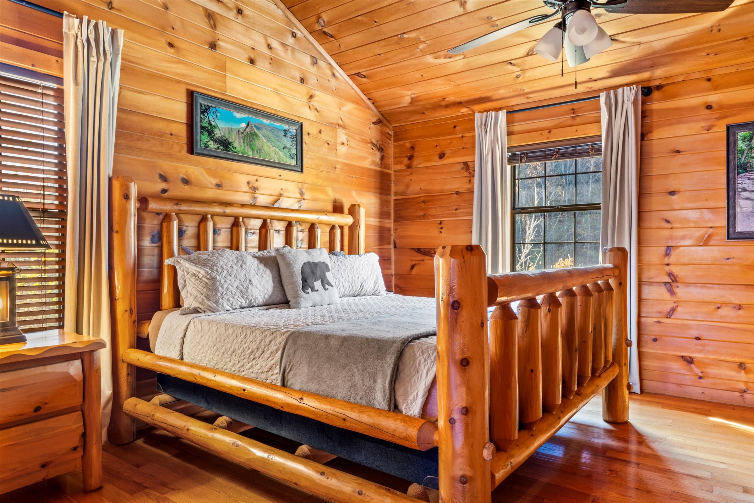 Cabin Getaway Hot Tub, Fire Pit & Mountain Views!