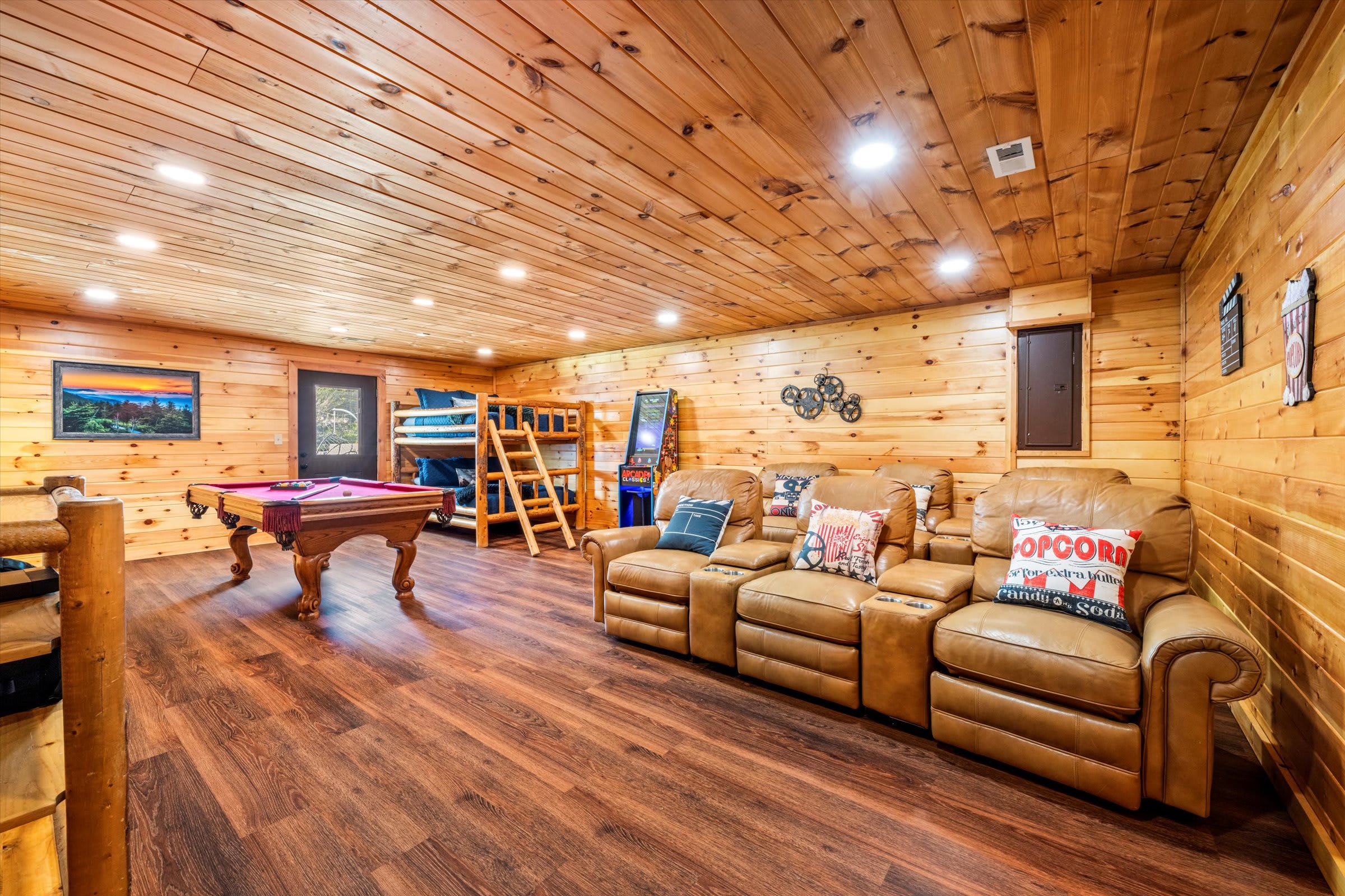 Cabin Getaway Hot Tub, Fire Pit & Mountain Views!