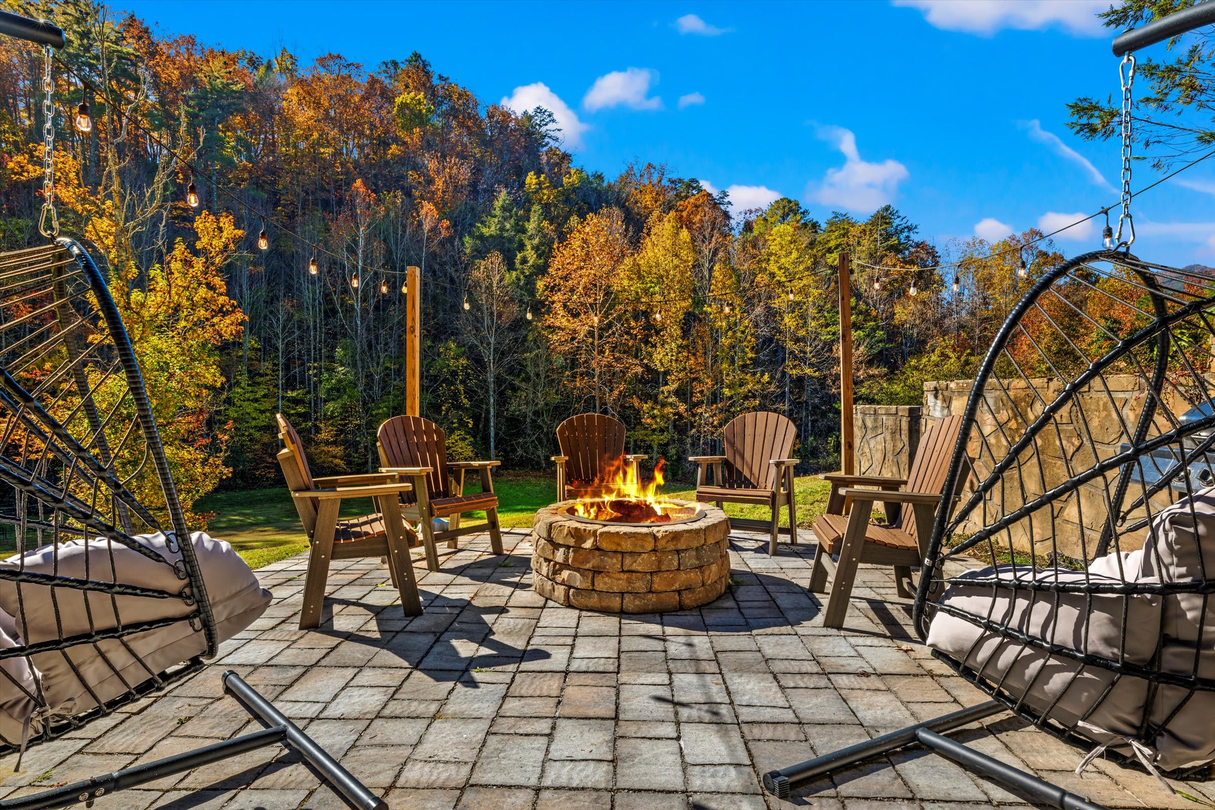 Cabin Getaway Hot Tub, Fire Pit & Mountain Views!