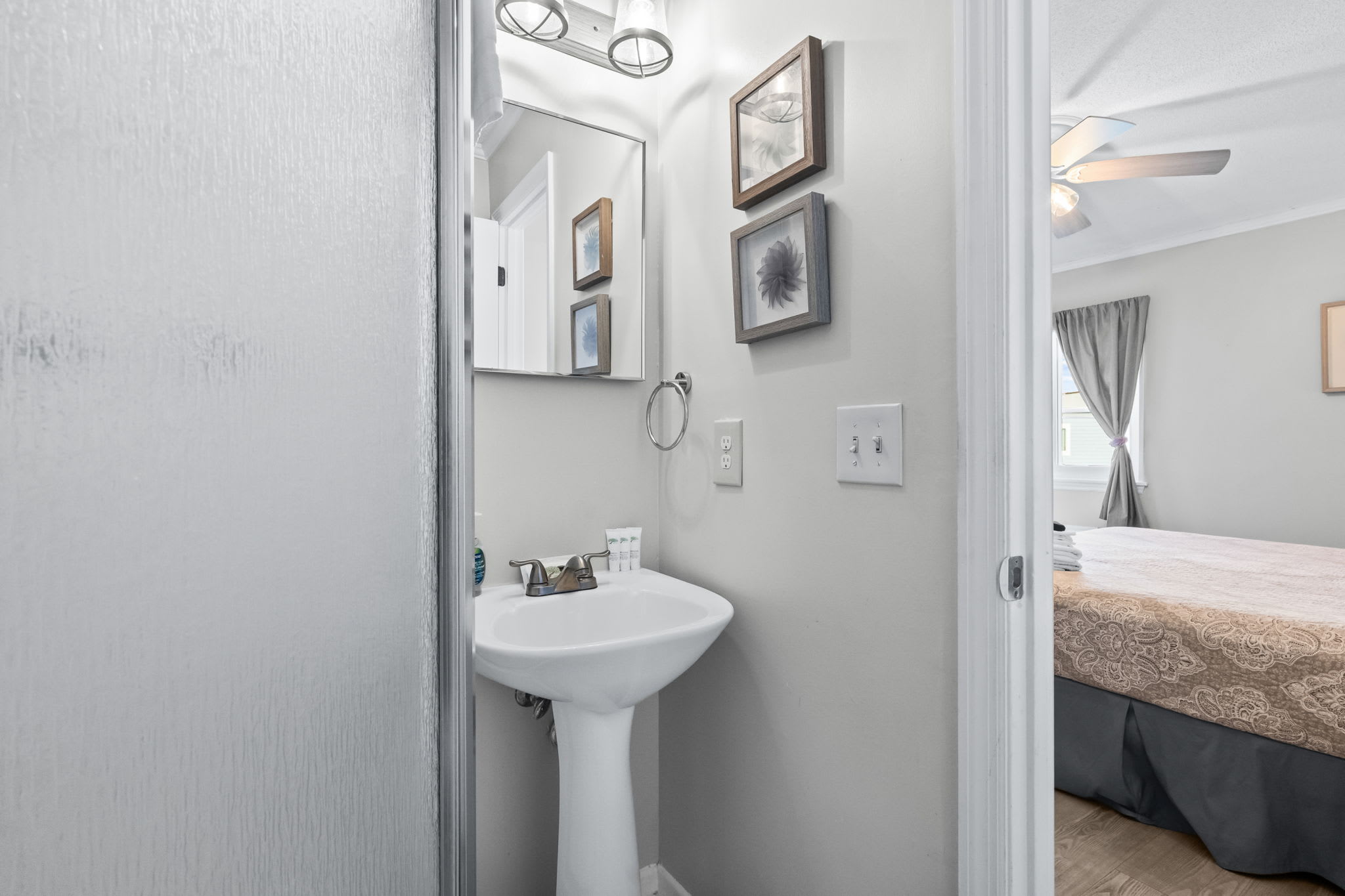 Ensuite bathroom sink