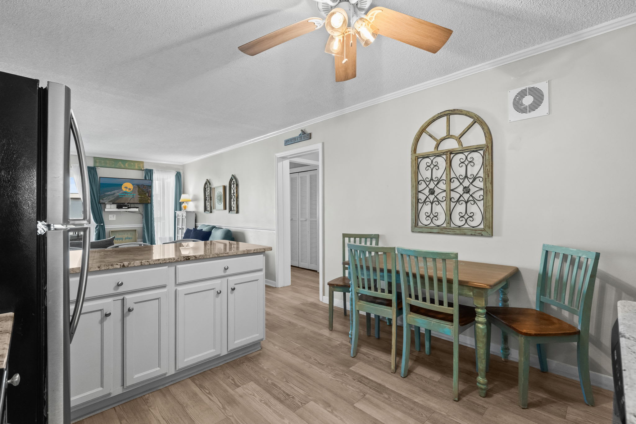 Dining space for 4 people