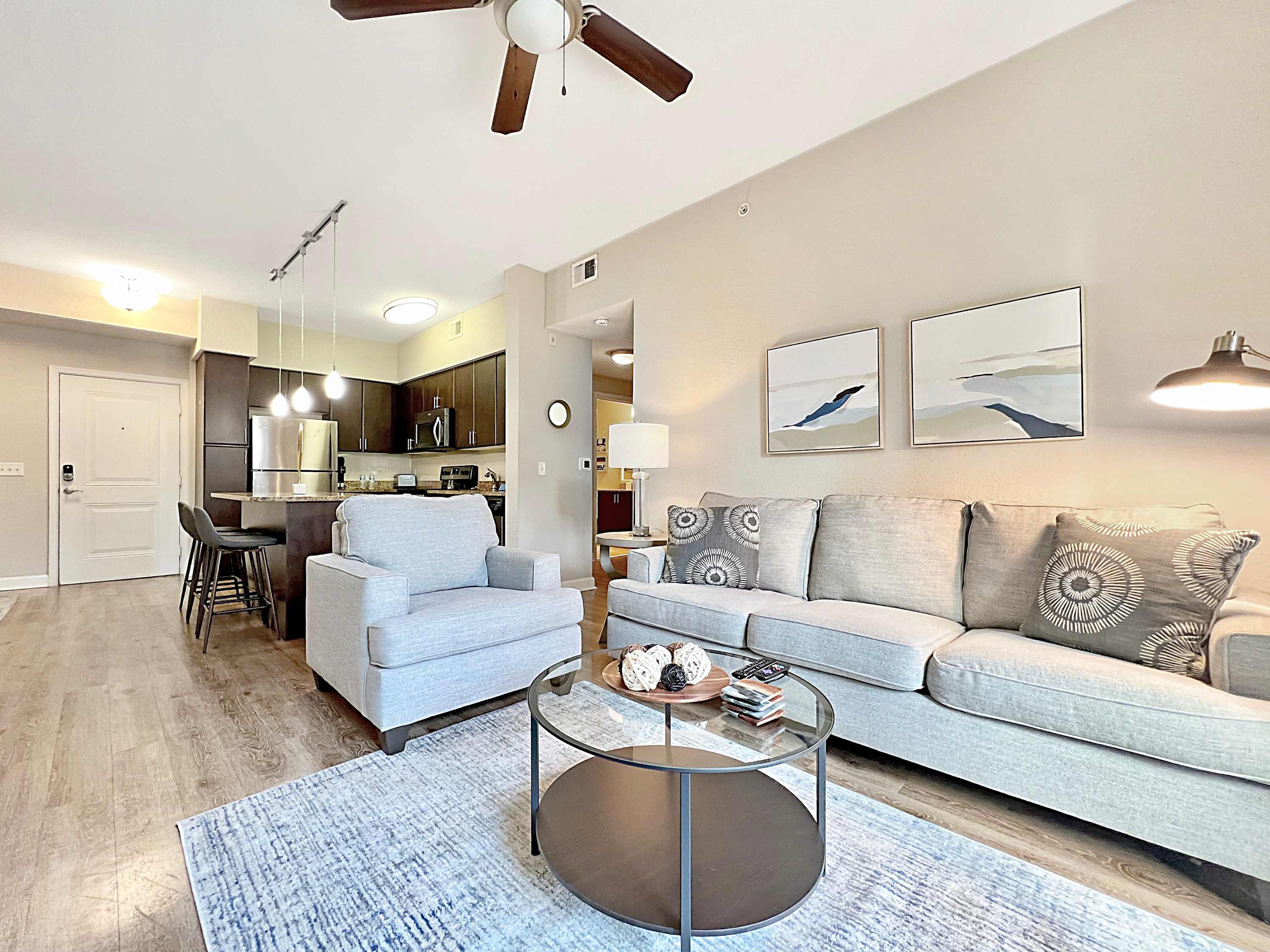 Luxury Westshore Living, Work Desk, Pet Friendly!