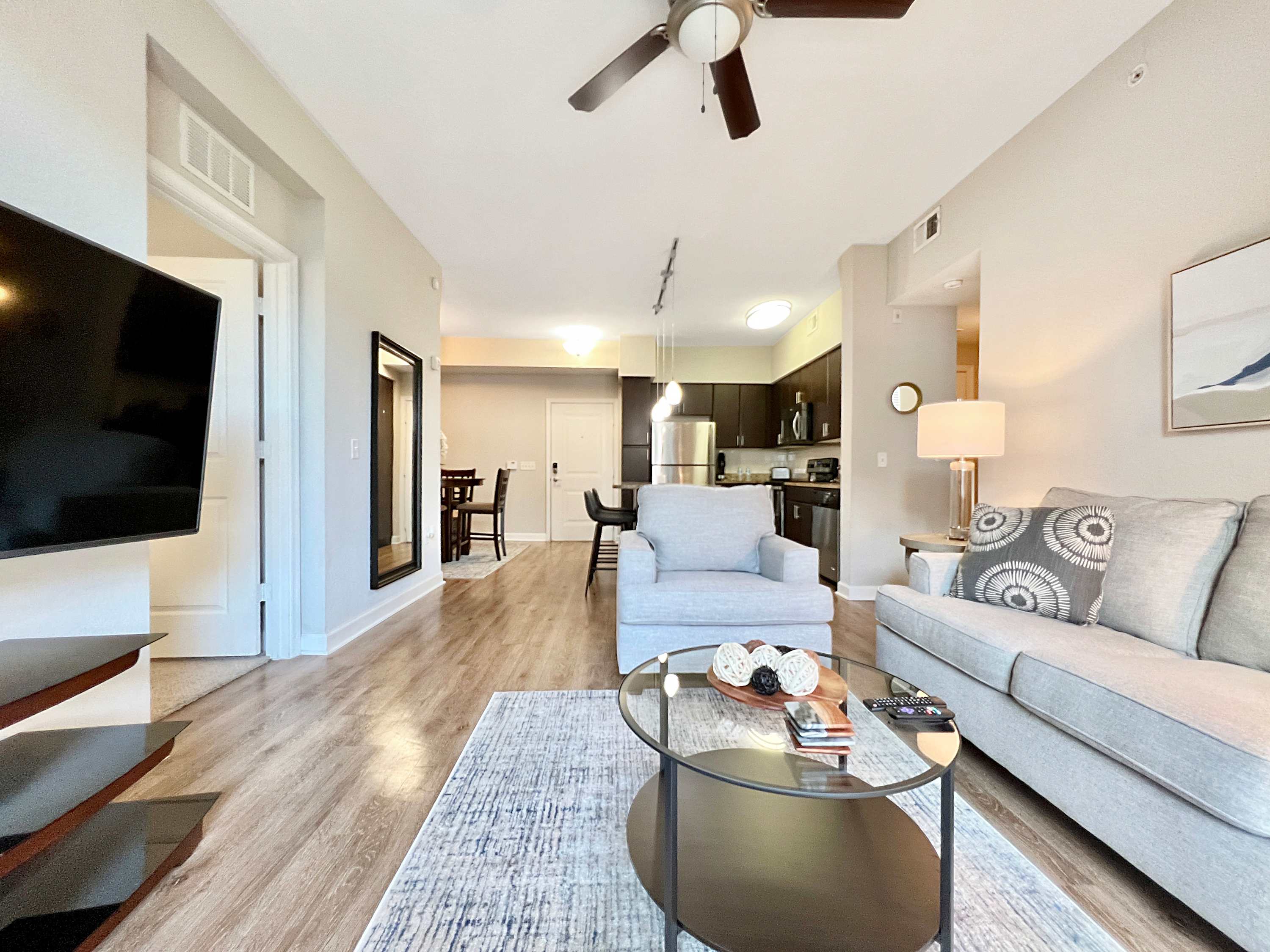 Luxury Westshore Living, Work Desk, Pet Friendly!