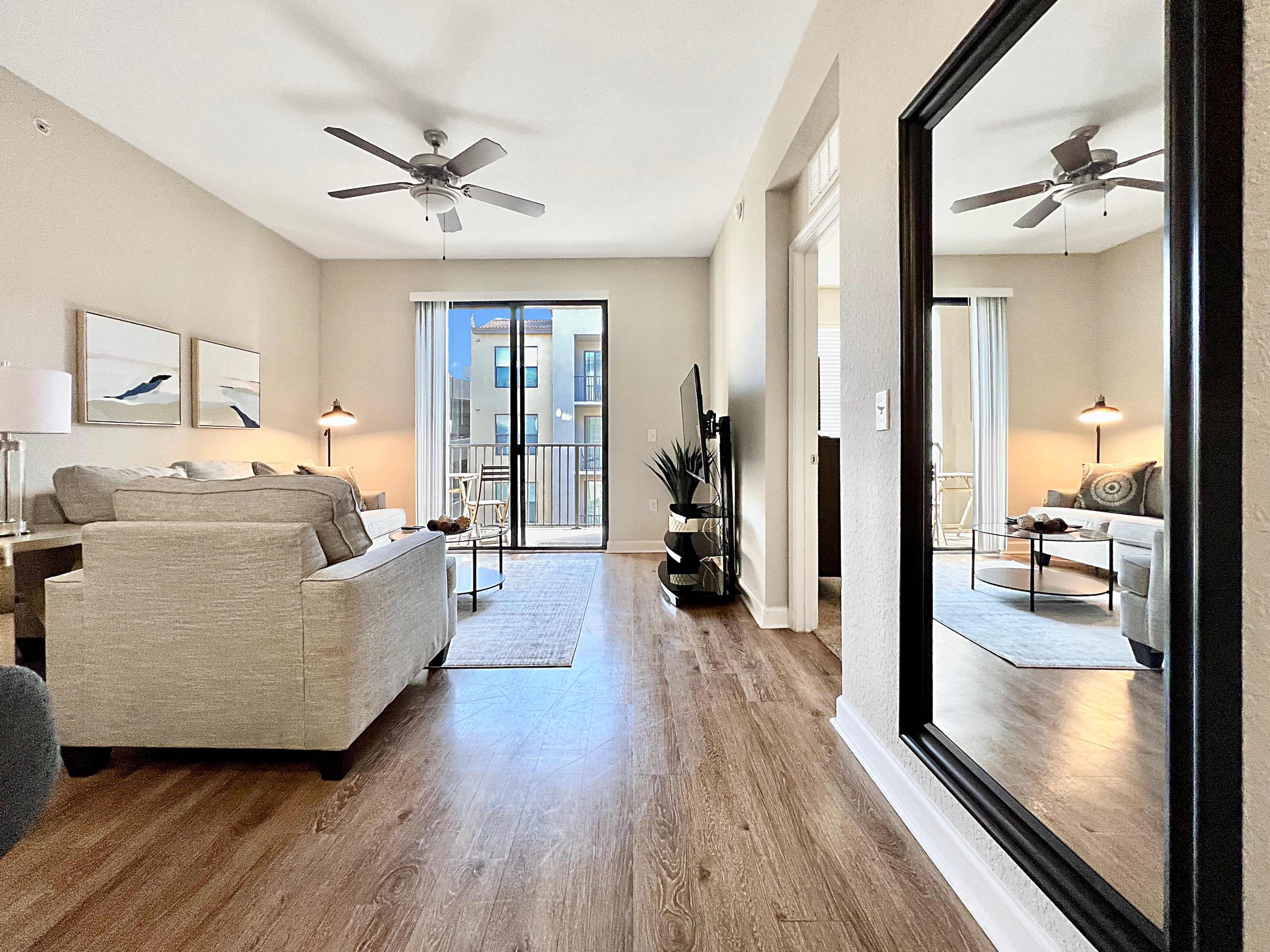 Luxury Westshore Living, Work Desk, Pet Friendly!