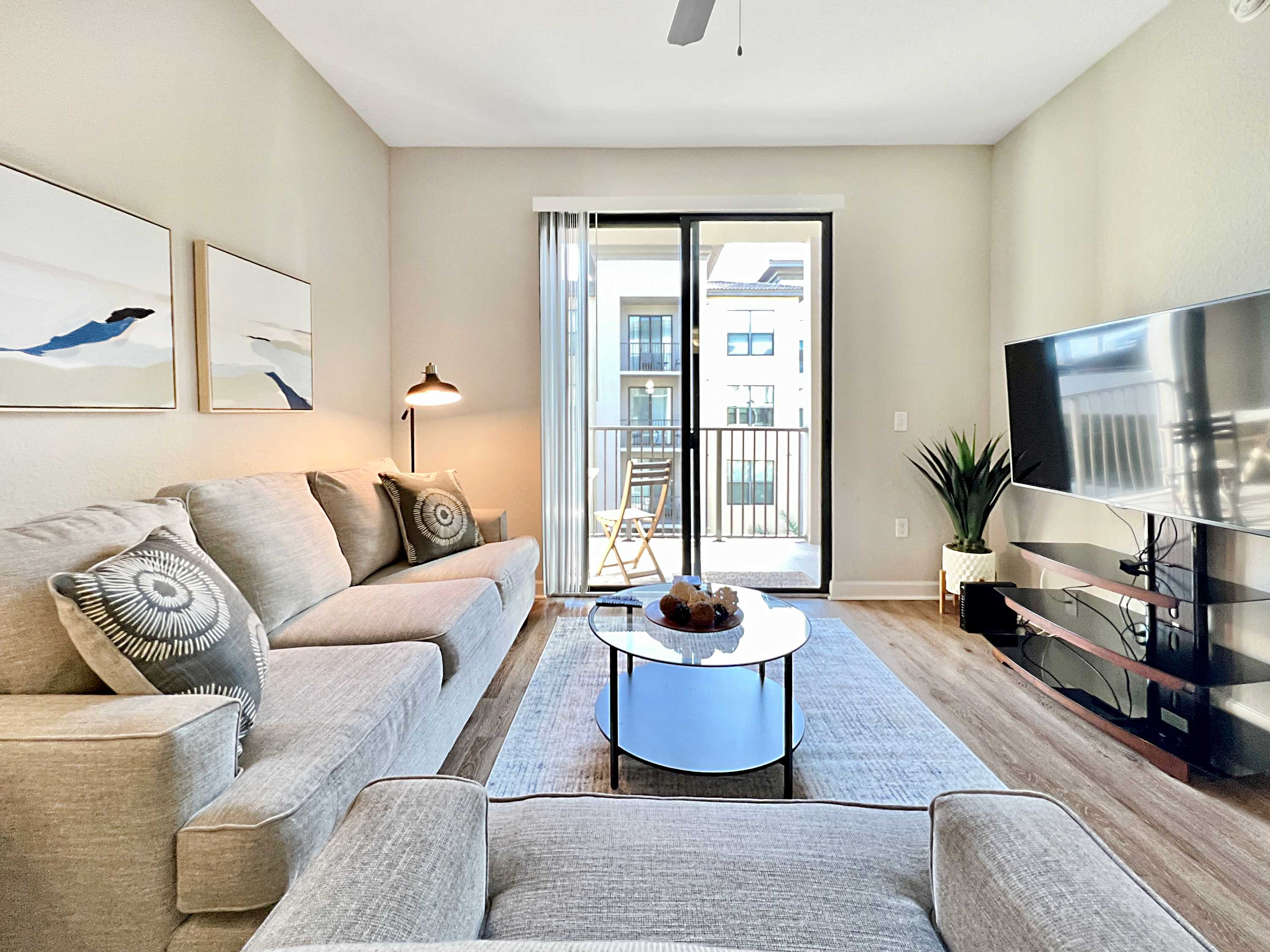 Luxury Westshore Living, Work Desk, Pet Friendly!