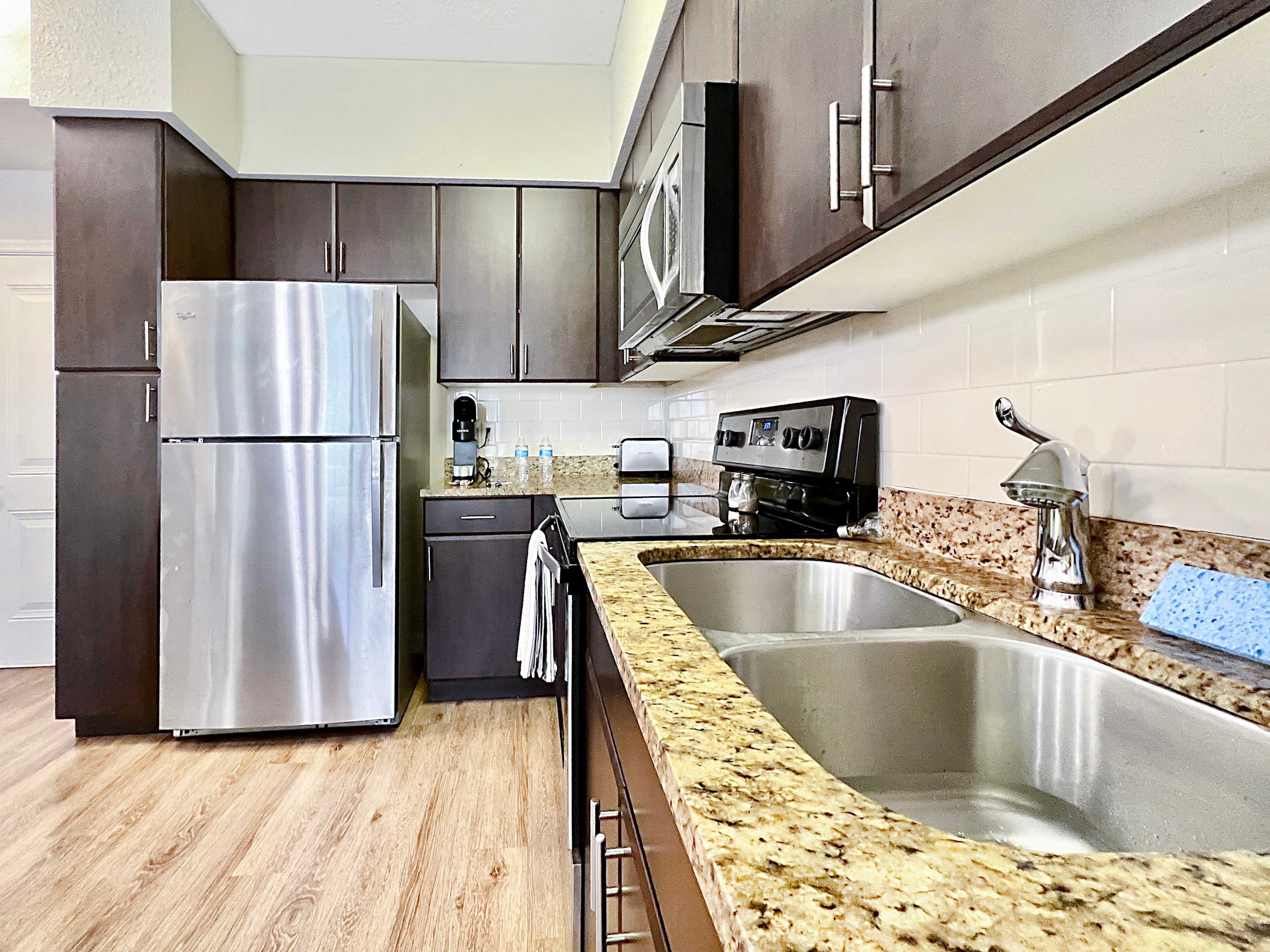 Luxury Westshore Living, Work Desk, Pet Friendly!