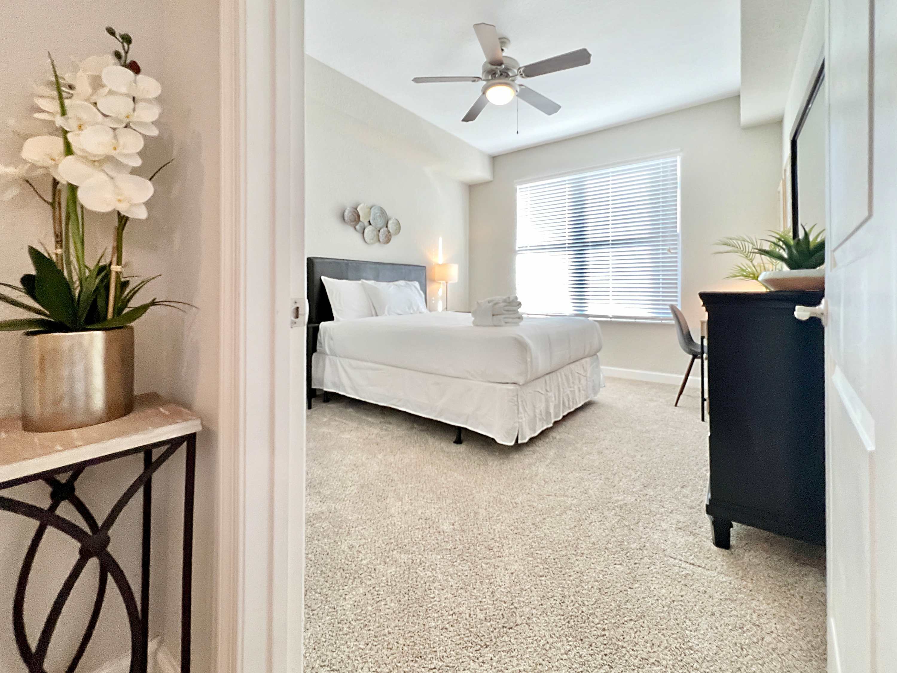 Luxury Westshore Living, Work Desk, Pet Friendly!