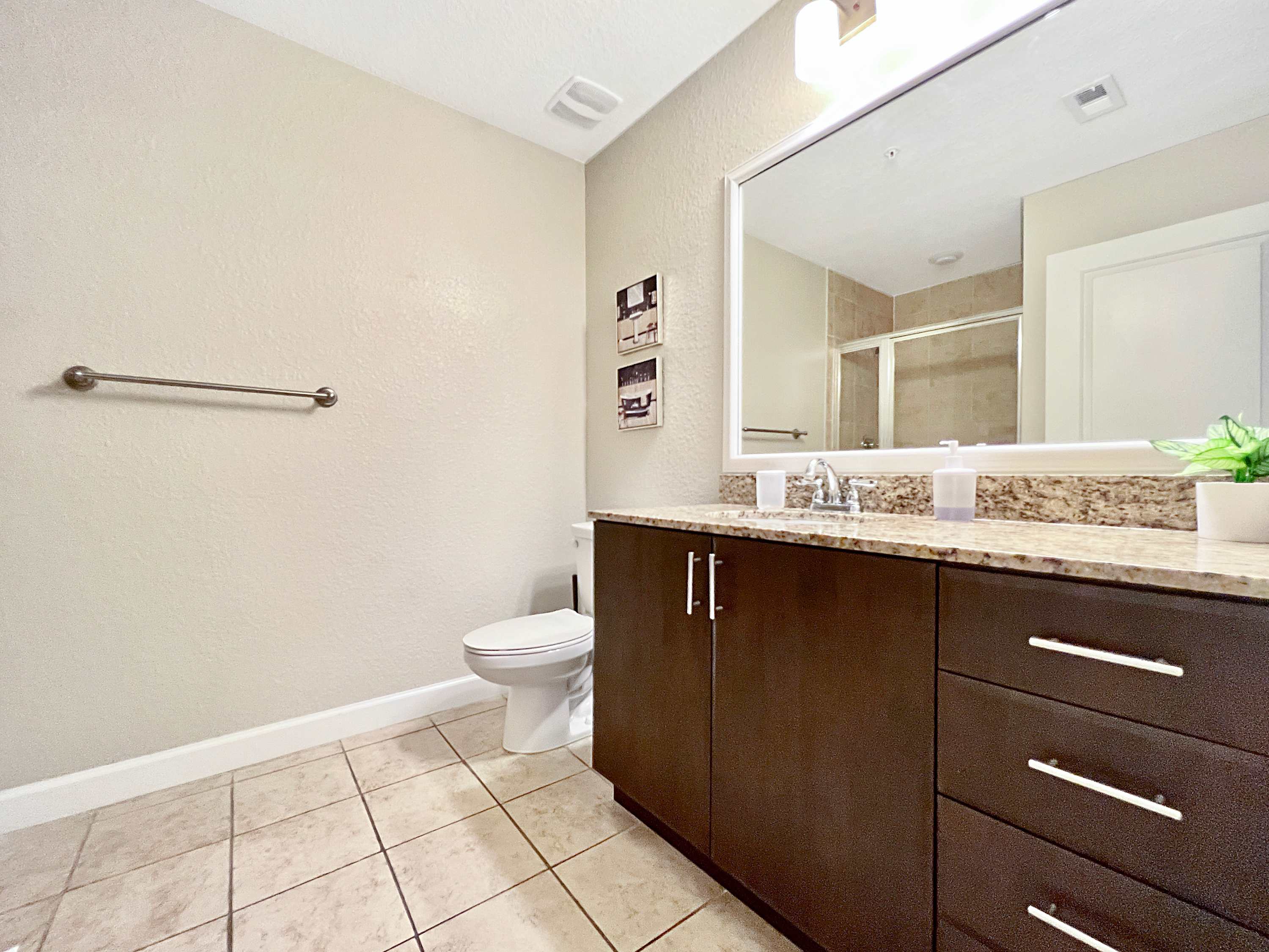 Luxury Westshore Living, Work Desk, Pet Friendly!