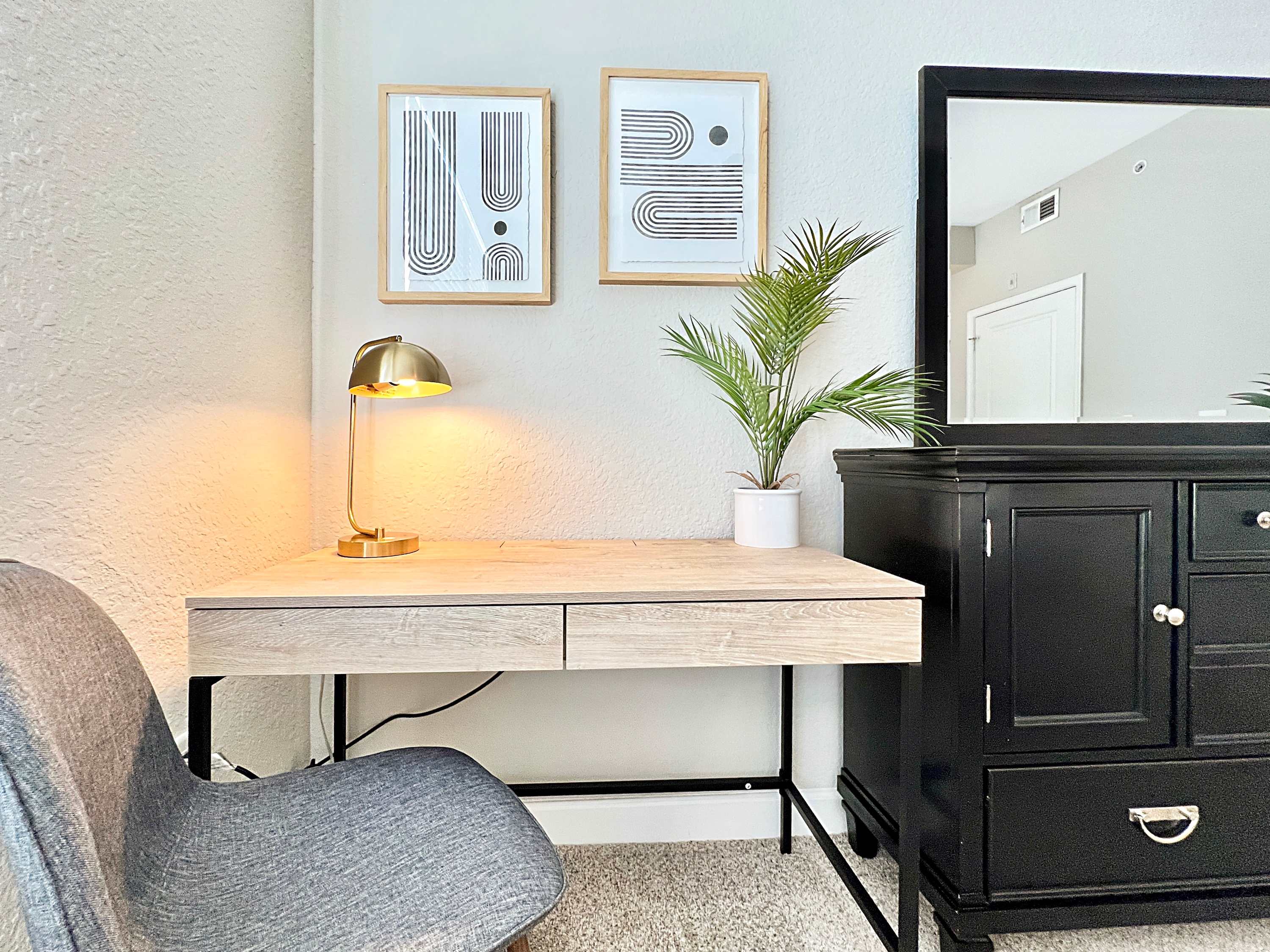 Luxury Westshore Living, Work Desk, Pet Friendly!