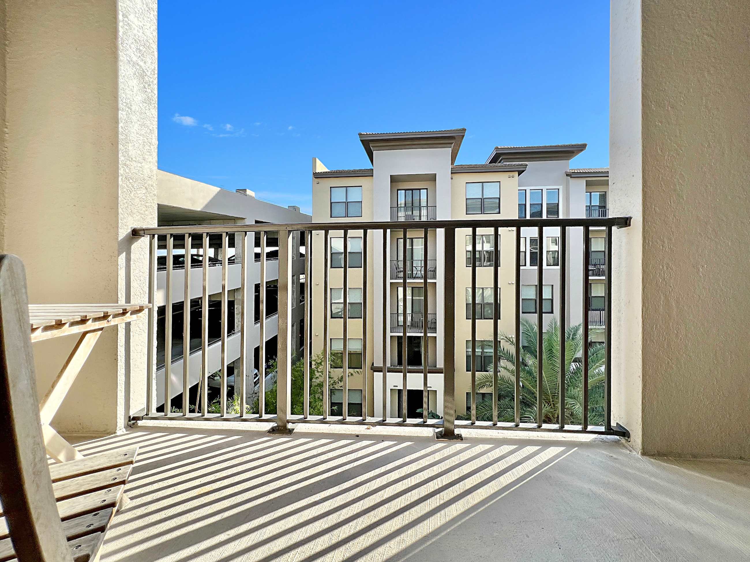 Luxury Westshore Living, Work Desk, Pet Friendly!