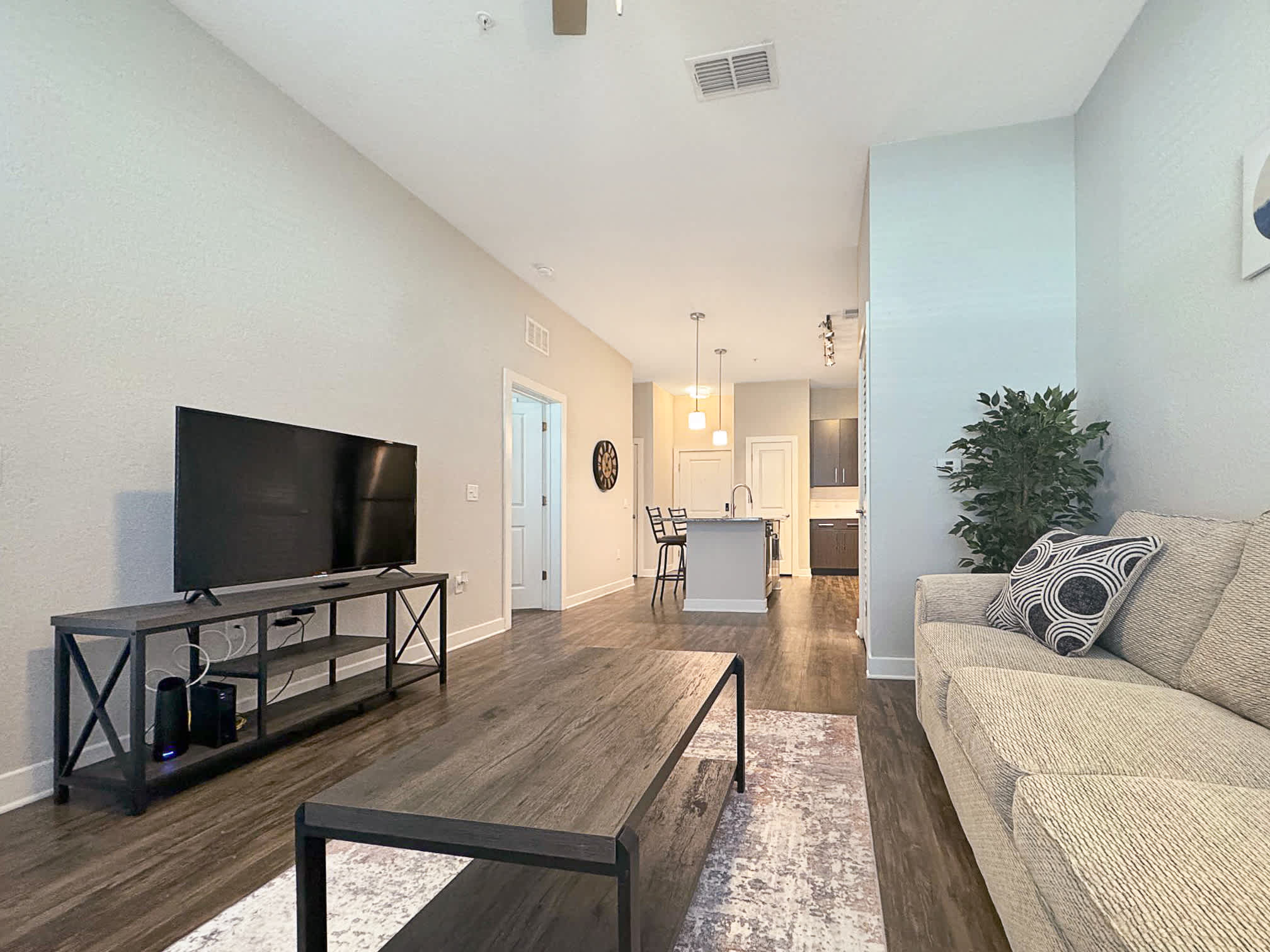 1st Floor Luxury 1 BR, Westshore Tampa