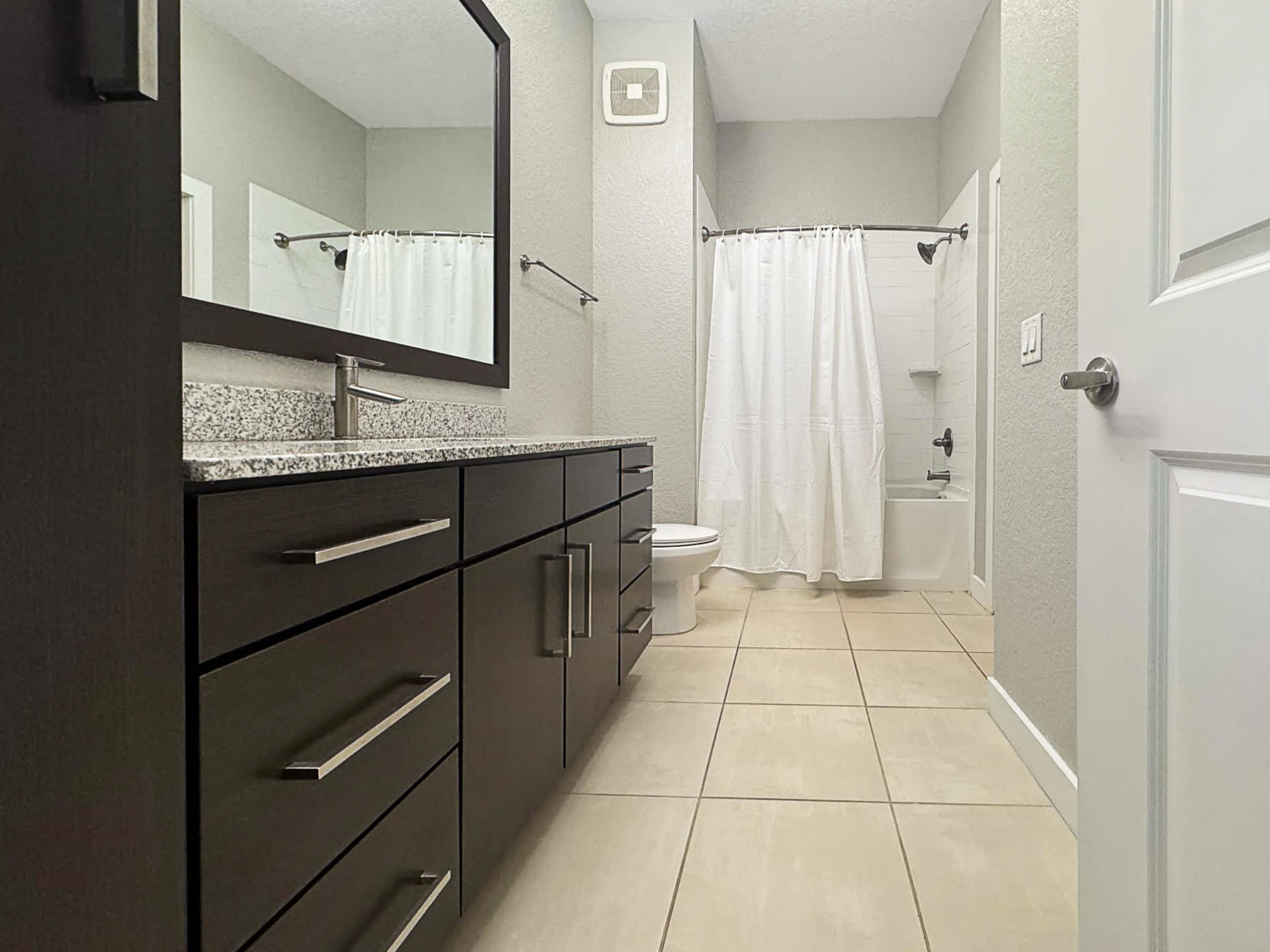 1st Floor Luxury 1 BR, Westshore Tampa